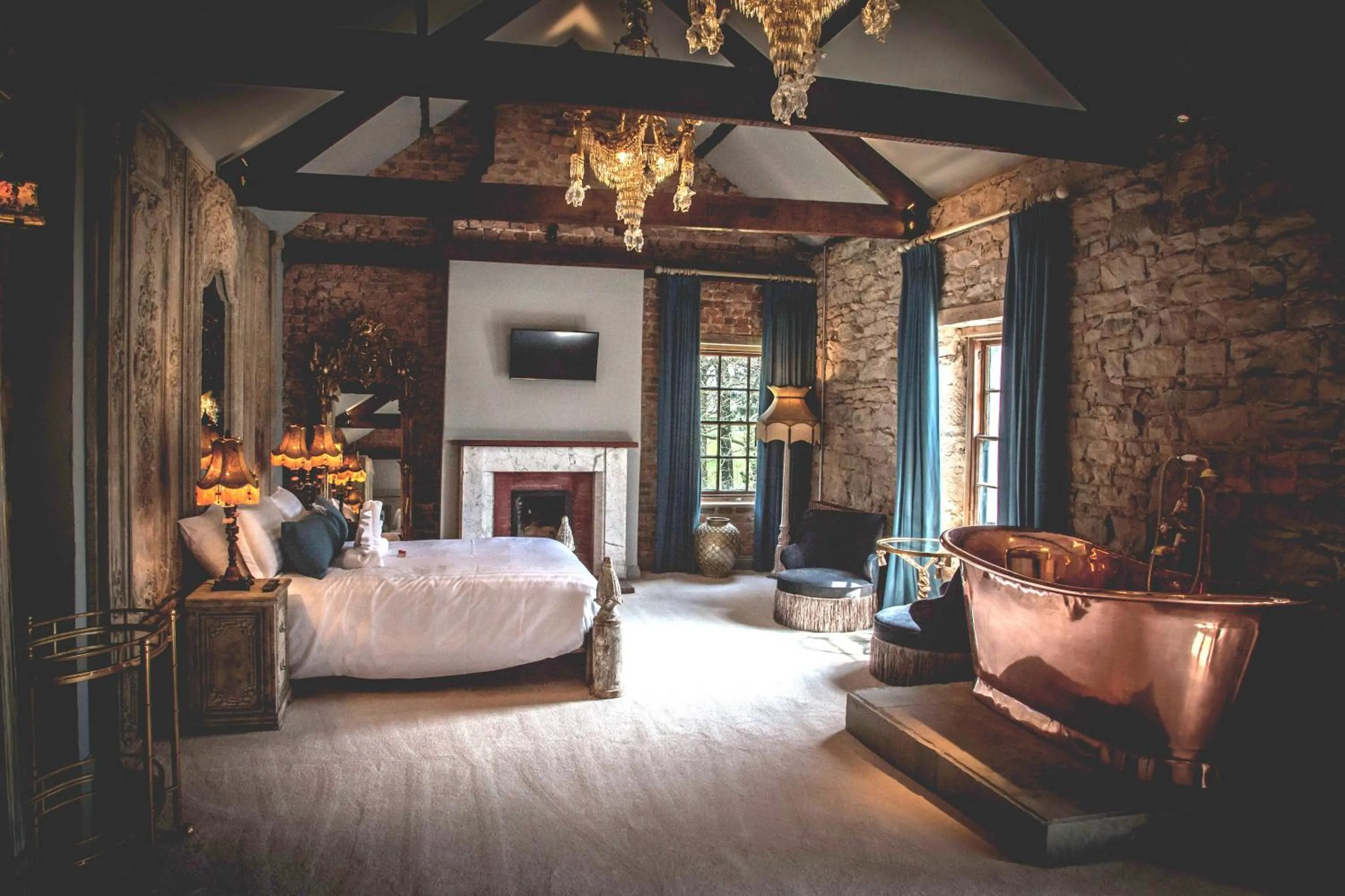 Bed in Le Petit Chateau & William de Percy