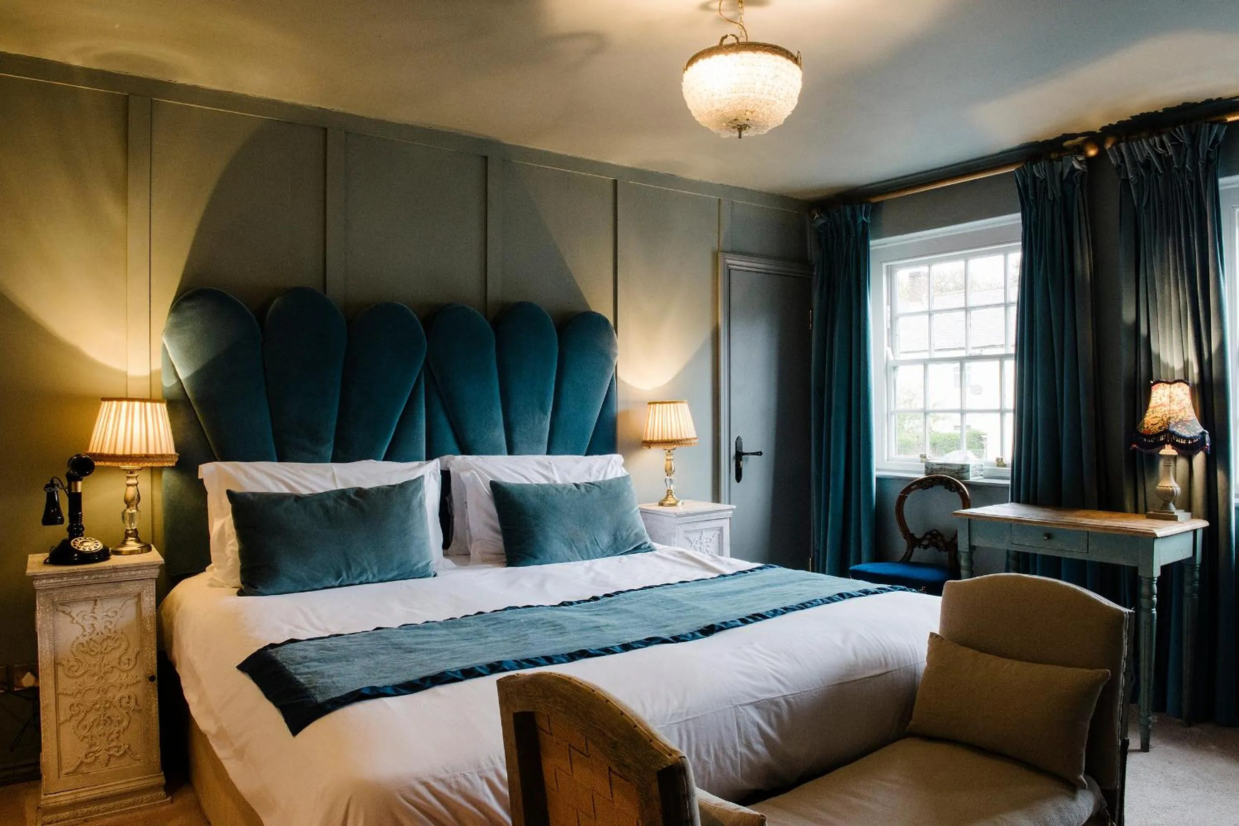 Bed in Le Petit Chateau & William de Percy