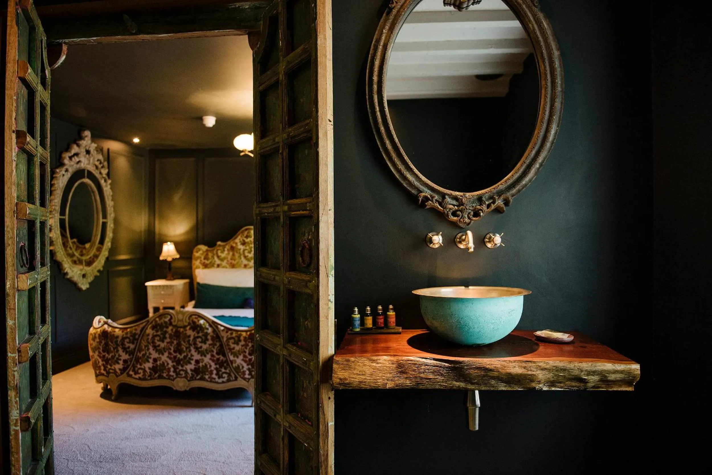 Bed in Le Petit Chateau & William de Percy