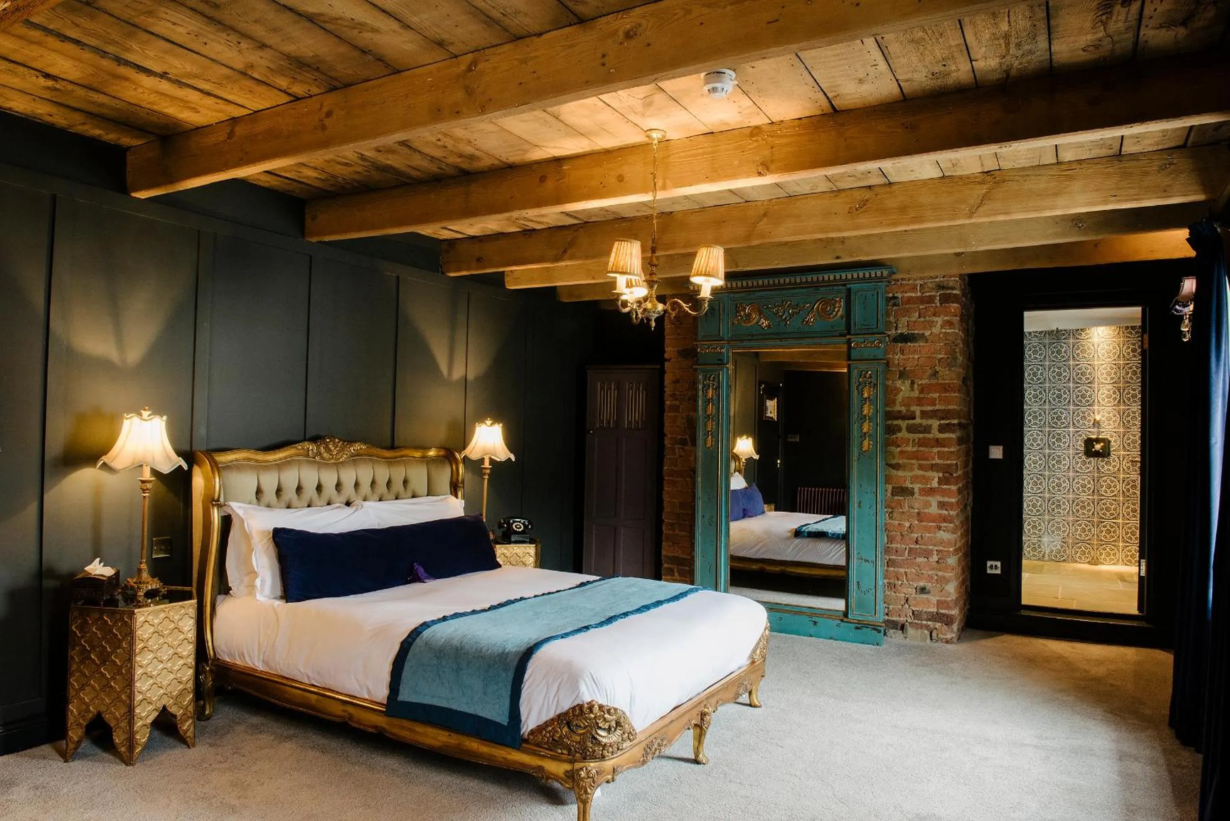 Bed in Le Petit Chateau & William de Percy