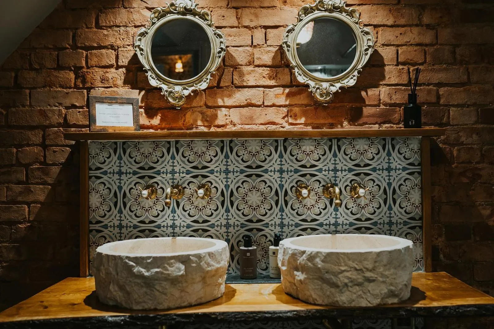 Bathroom in Le Petit Chateau & William de Percy