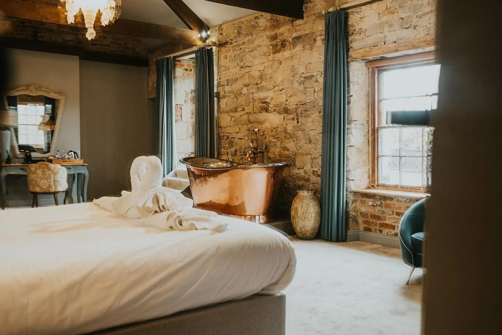 Bed in Le Petit Chateau & William de Percy