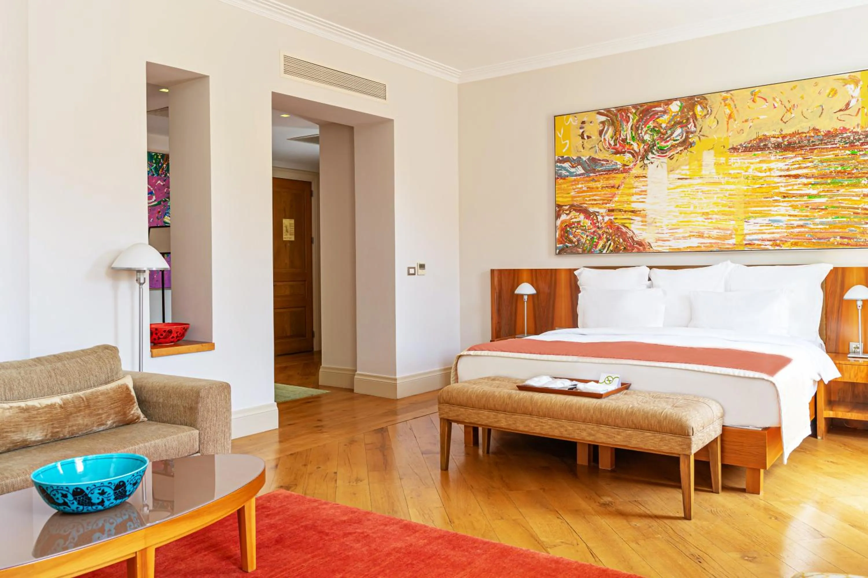 Photo of the whole room, Bed in Tomtom Suites