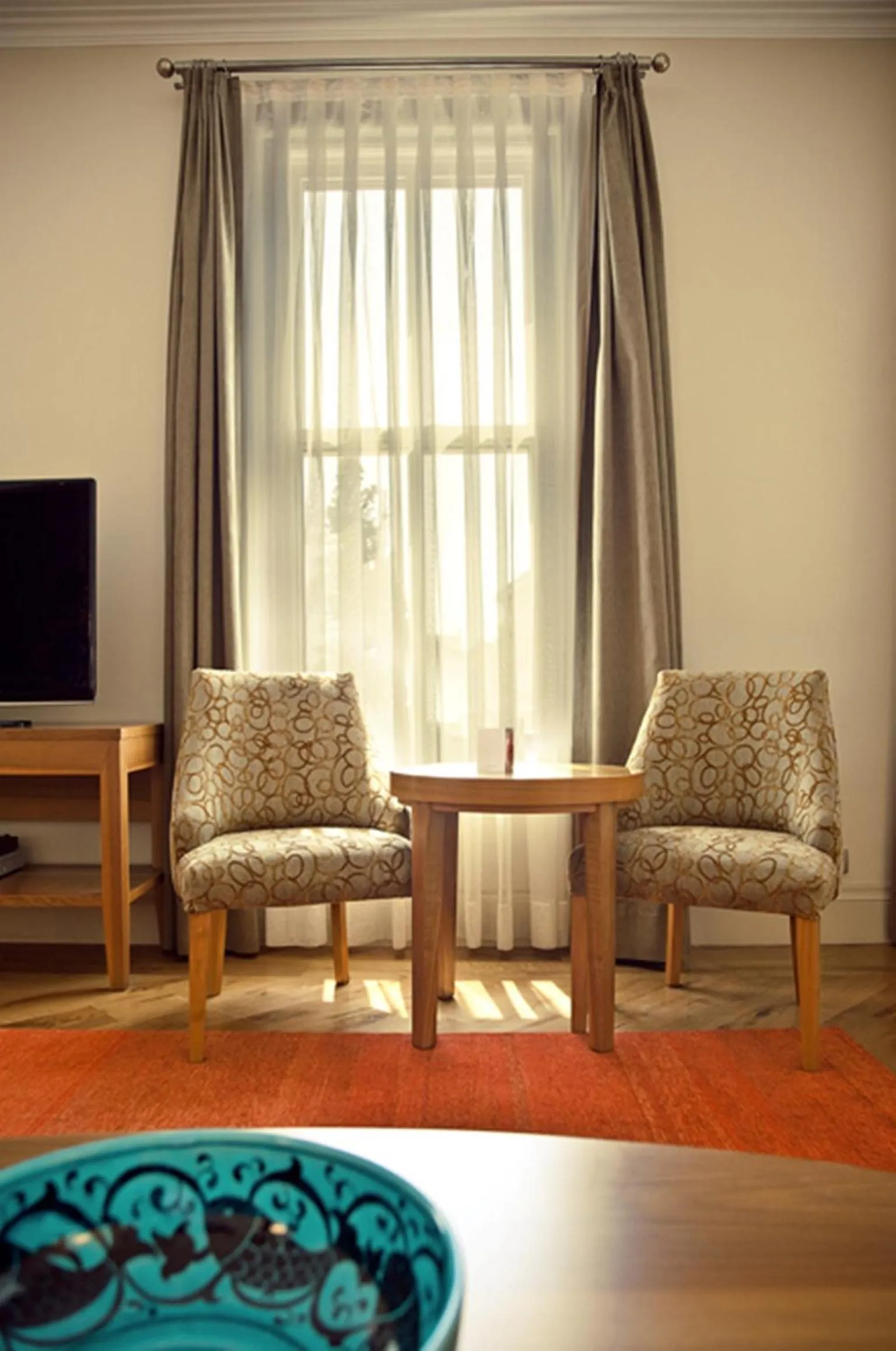 Seating area in Tomtom Suites