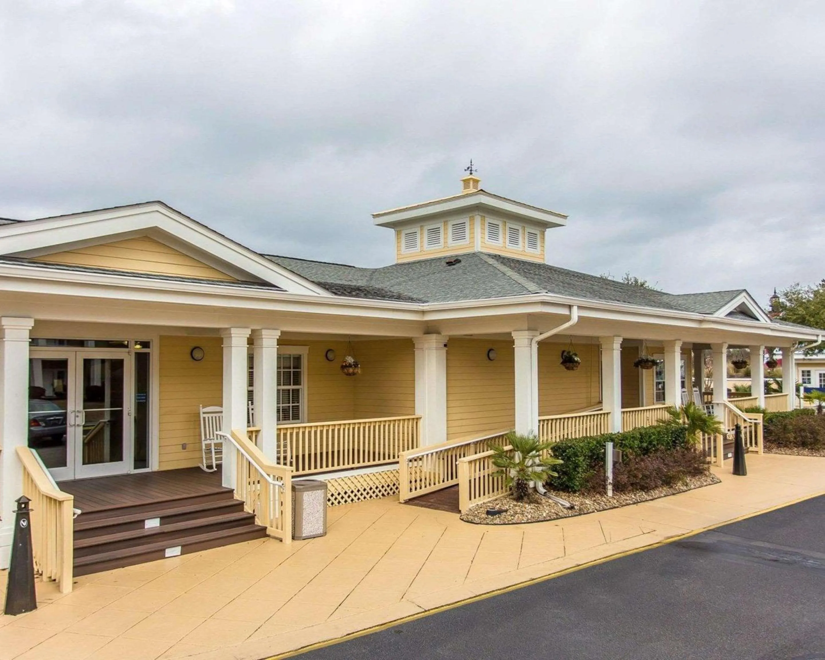 Property building in Bluegreen Vacations Harbour Lights, an Ascend Collection Resort