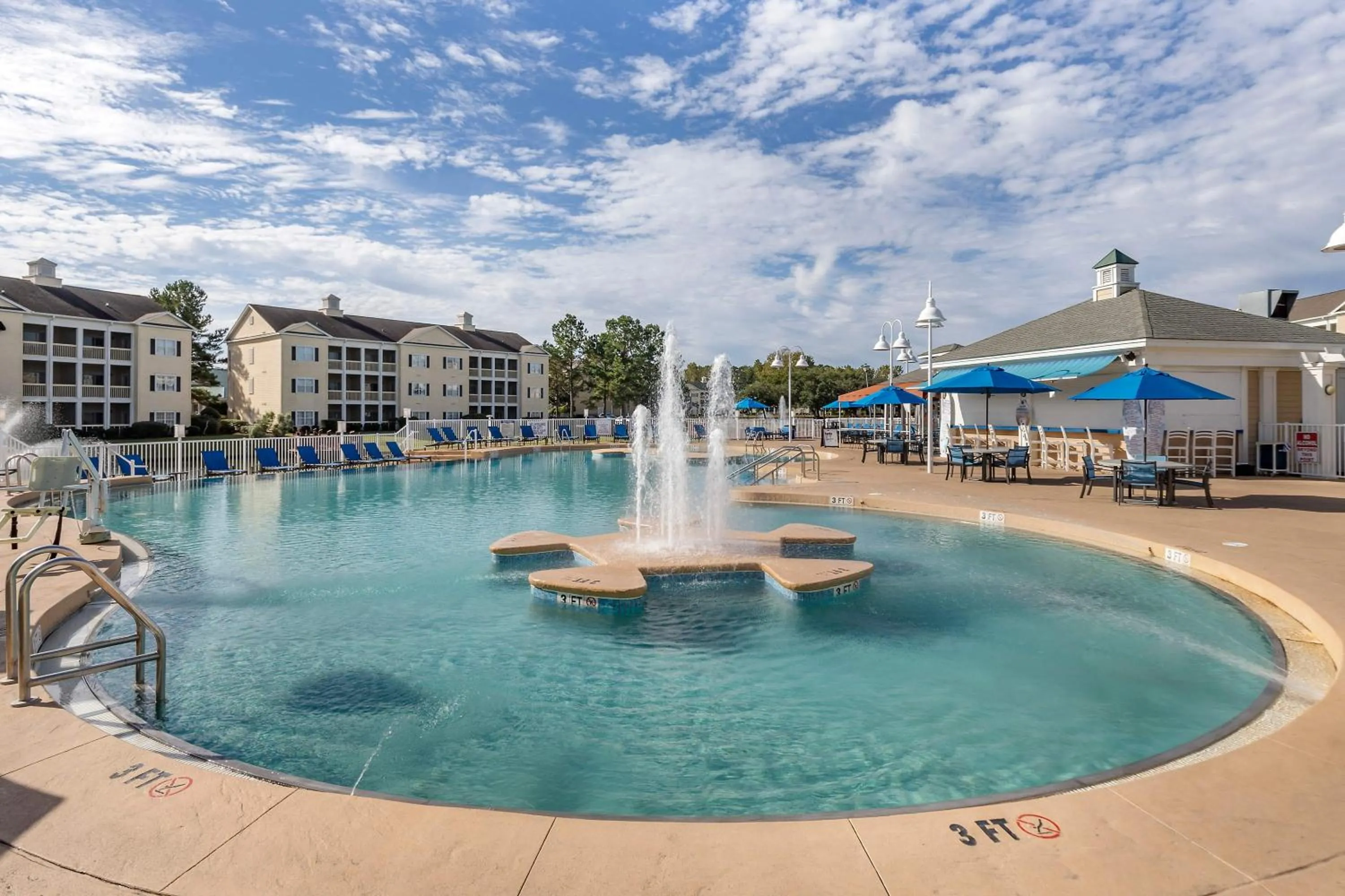 Swimming pool in Bluegreen Vacations Harbour Lights, an Ascend Collection Resort