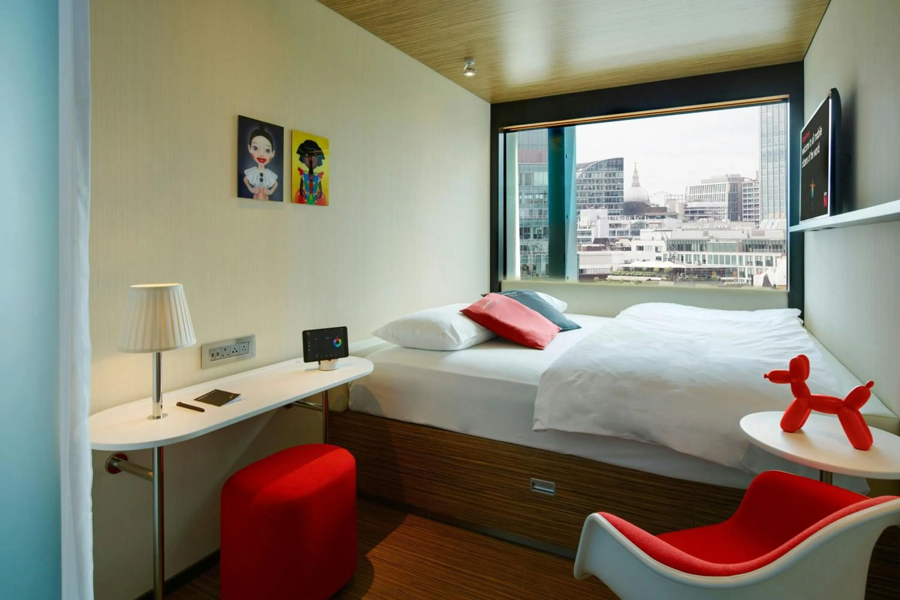 Bedroom, Bed in citizenM London Shoreditch
