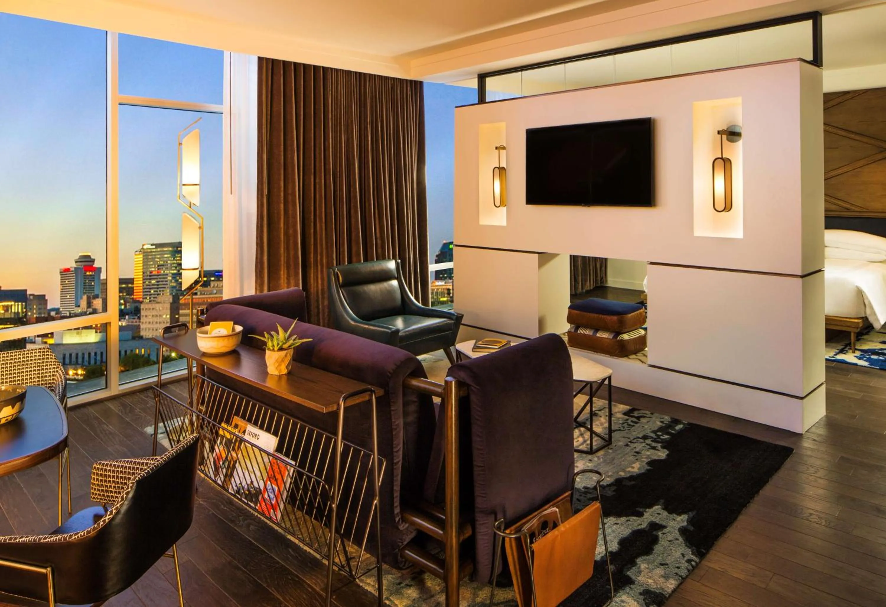 TV and multimedia in Thompson Nashville, by Hyatt