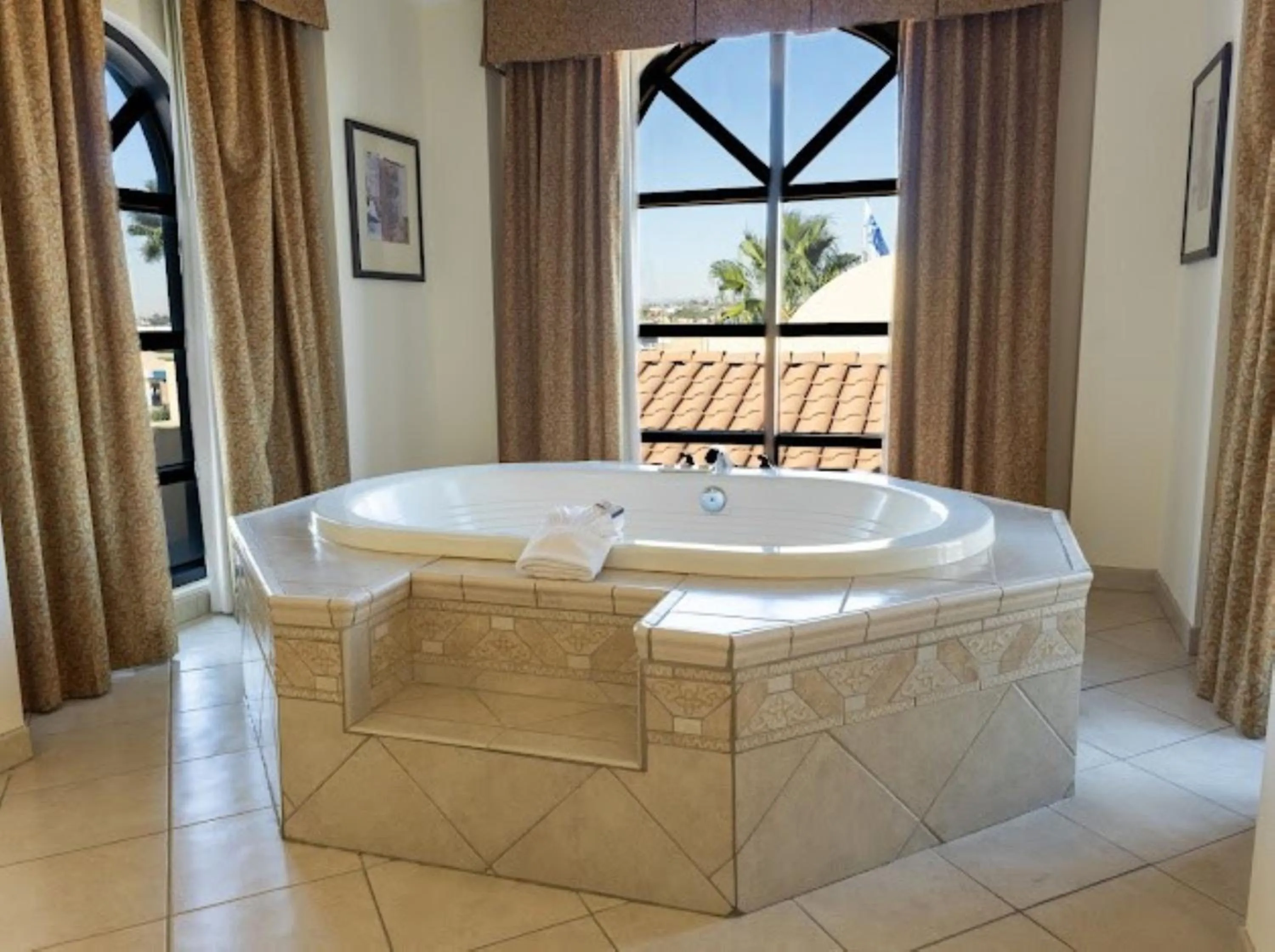 Photo of the whole room in Holiday Inn Express Hotel & Suites Tucson Mall by IHG