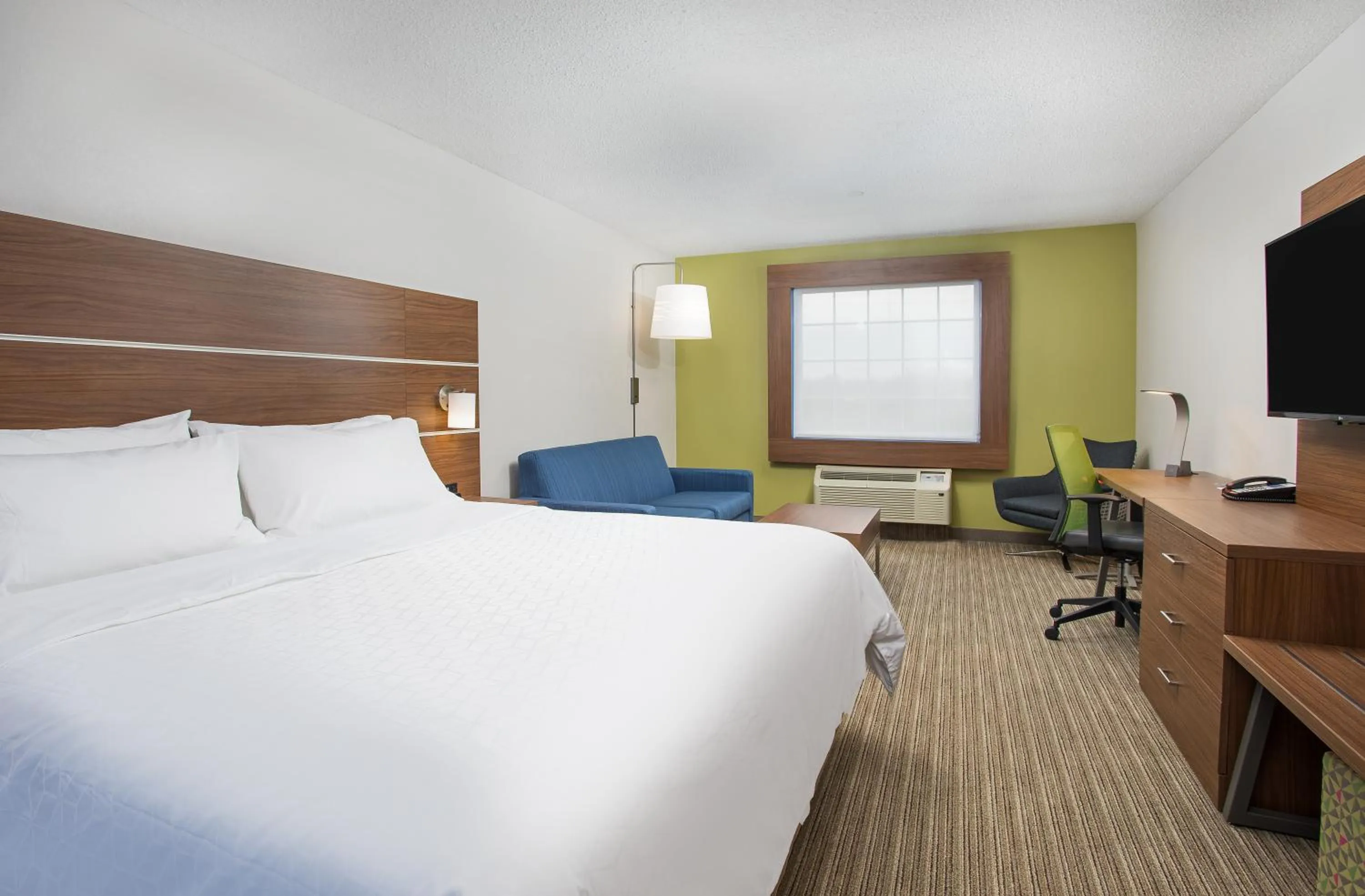 Bed in Holiday Inn Express Hotel & Suites Alcoa Knoxville Airport by IHG