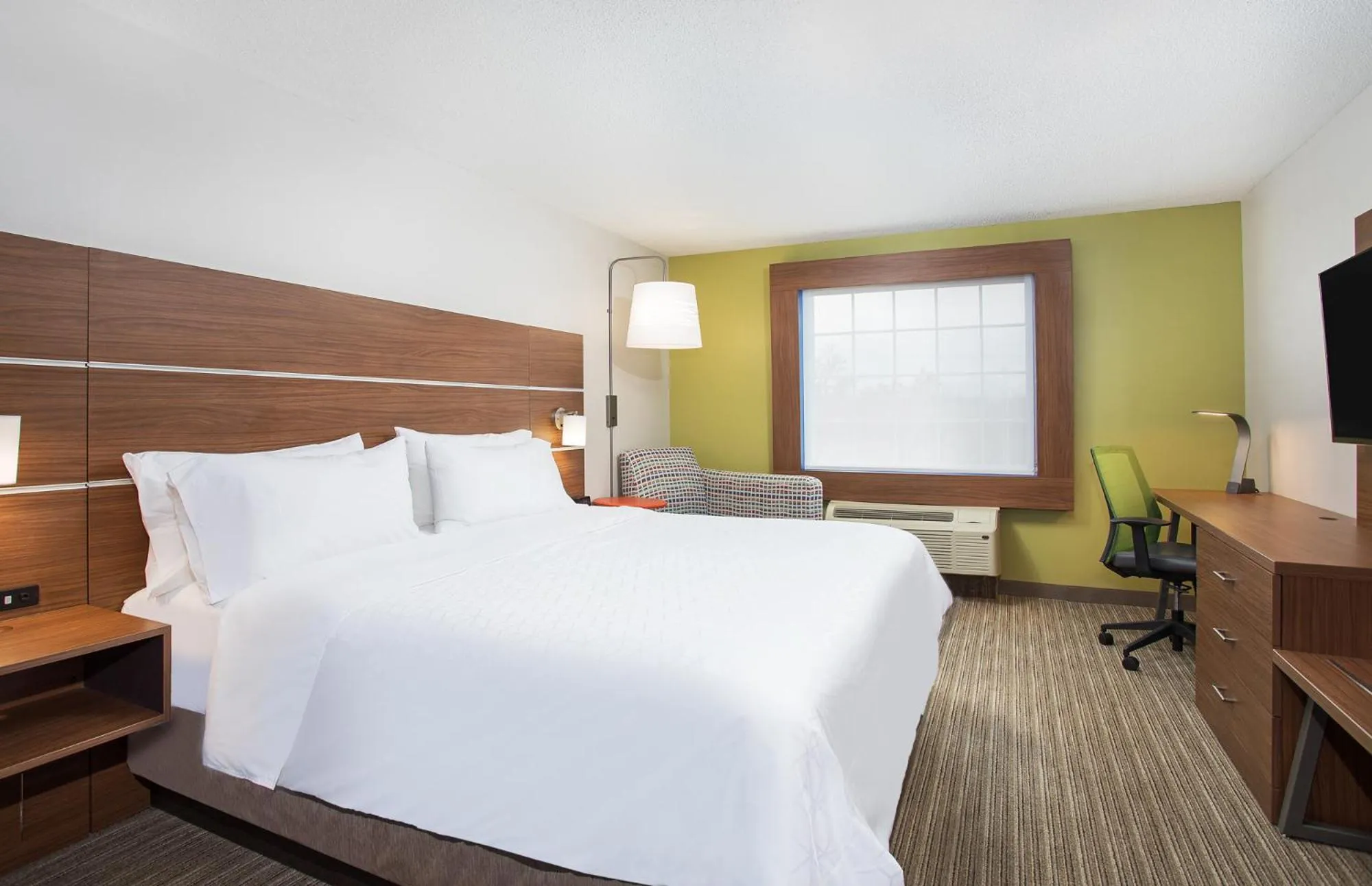 Bed in Holiday Inn Express Hotel & Suites Alcoa Knoxville Airport by IHG