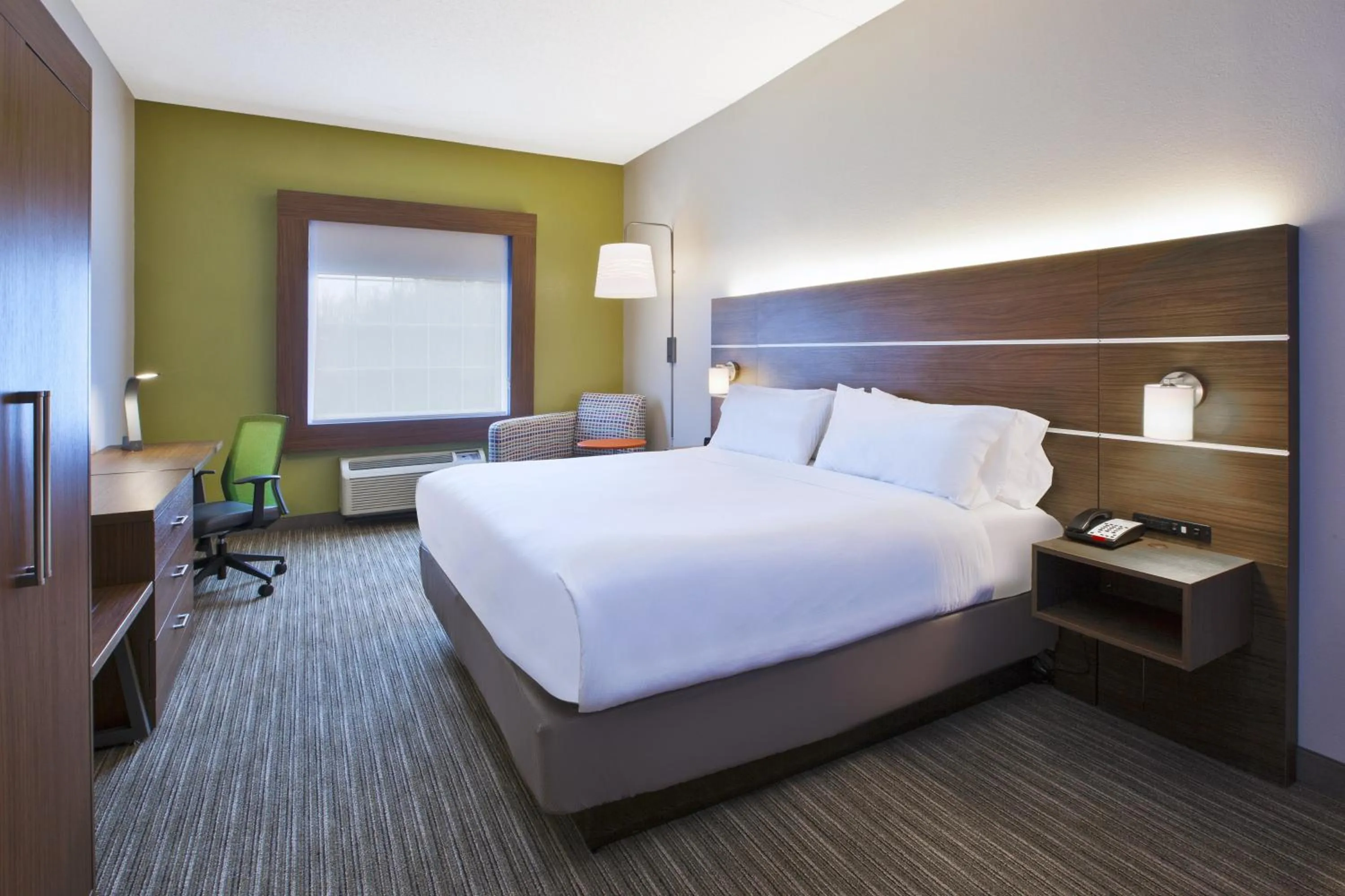 Photo of the whole room, Bed in Holiday Inn Express Hotel & Suites Alcoa Knoxville Airport by IHG