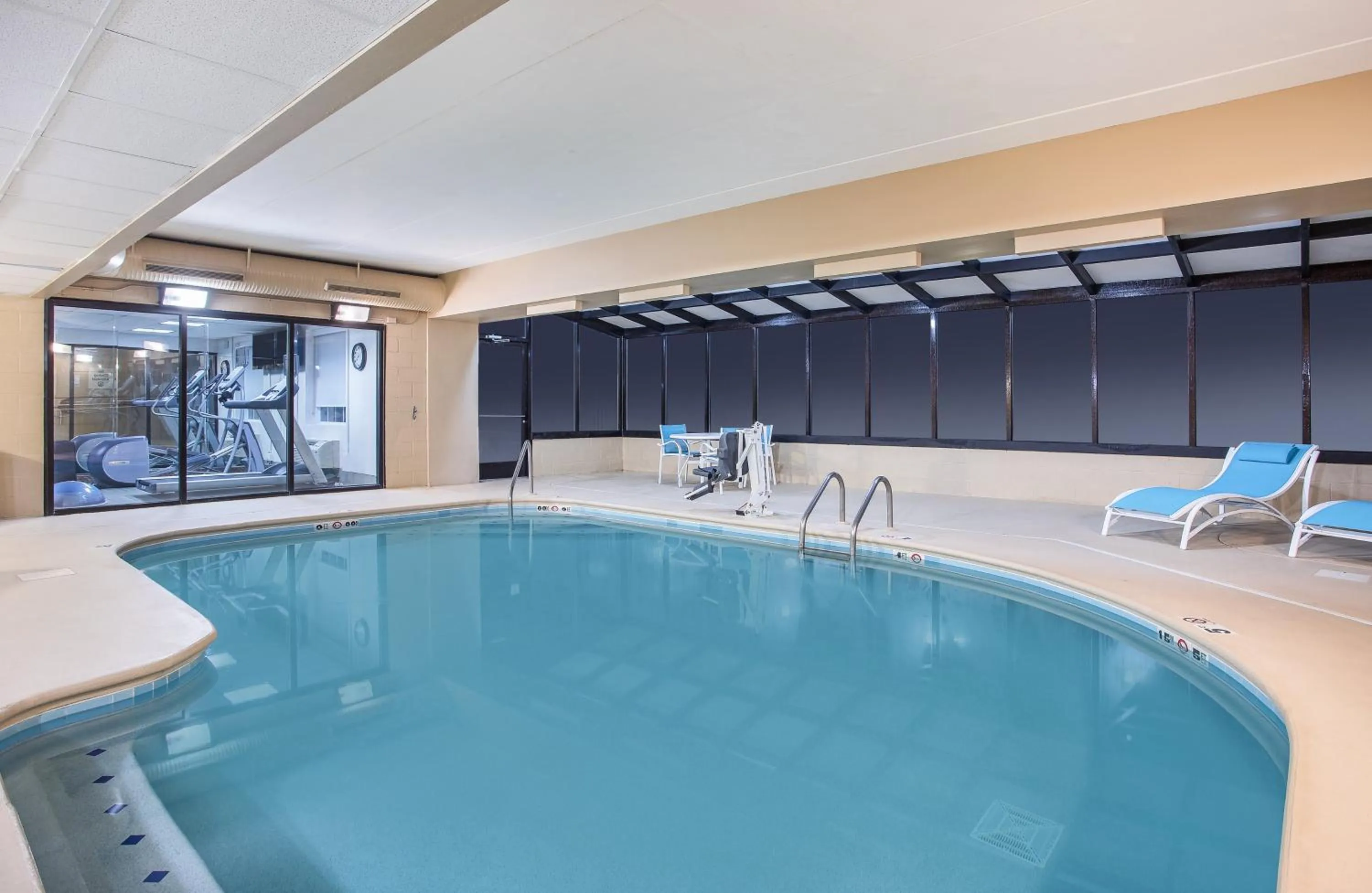 Swimming pool in Holiday Inn Express Hotel & Suites Alcoa Knoxville Airport by IHG