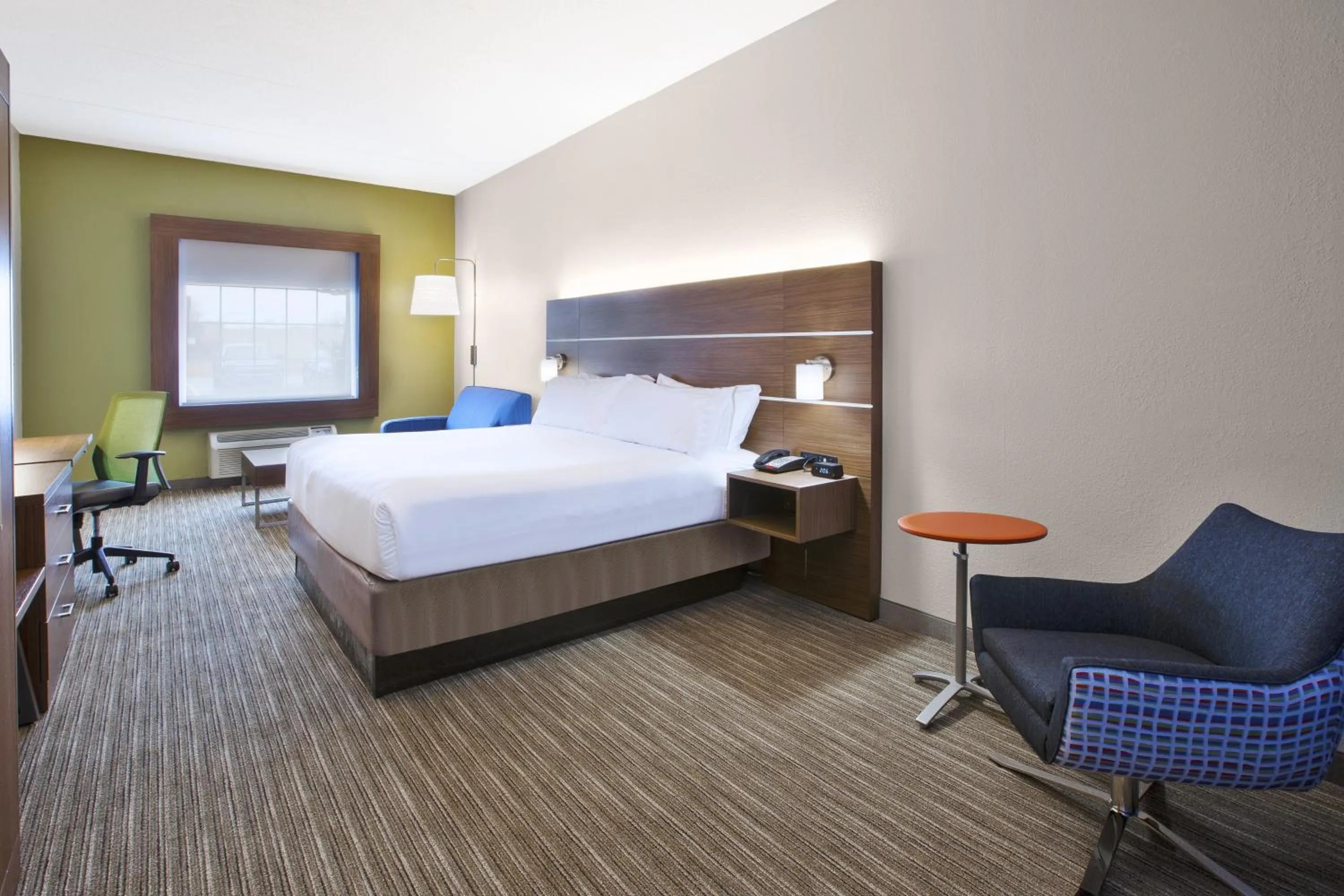 Photo of the whole room, Bed in Holiday Inn Express Hotel & Suites Alcoa Knoxville Airport by IHG