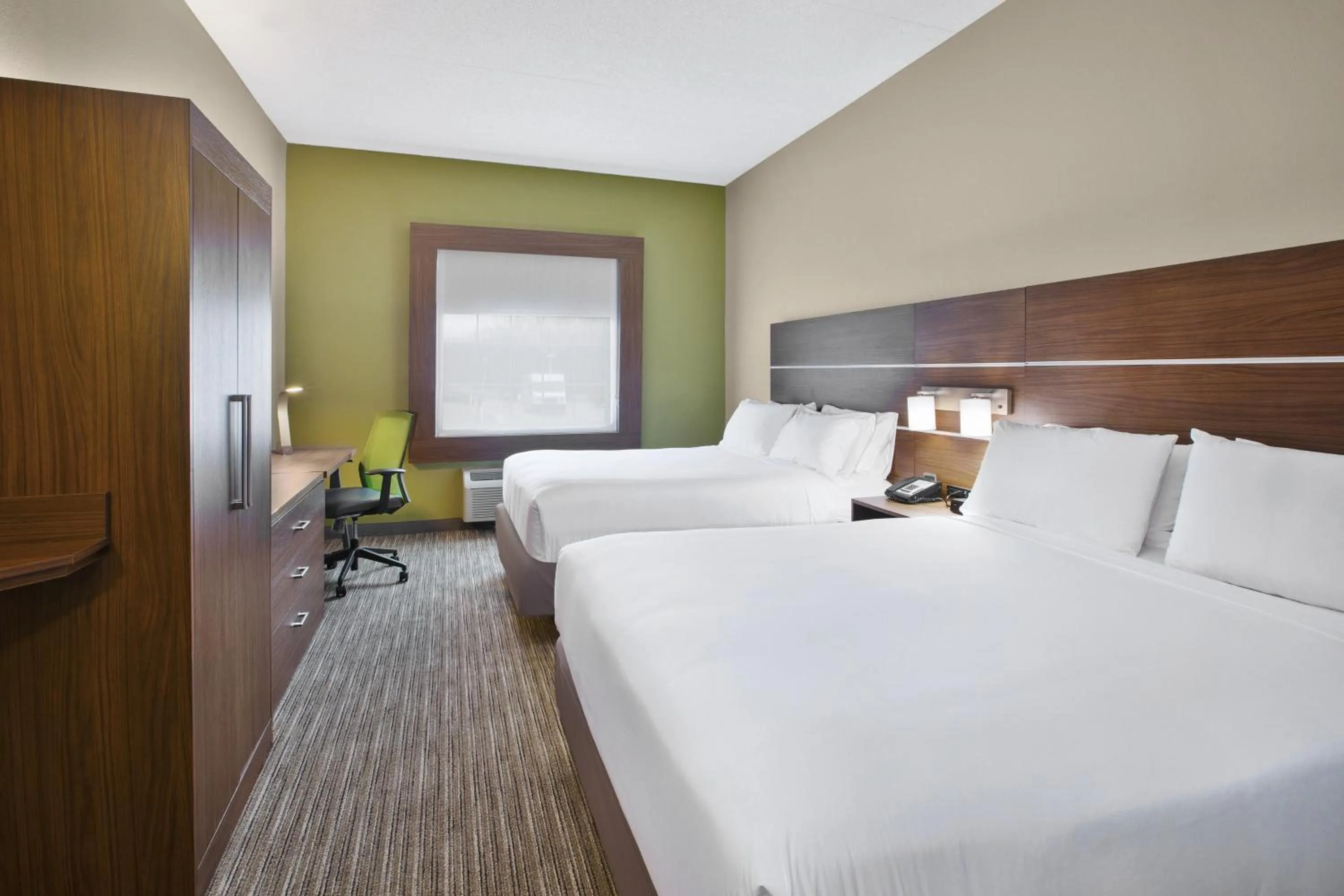 Photo of the whole room, Bed in Holiday Inn Express Hotel & Suites Alcoa Knoxville Airport by IHG