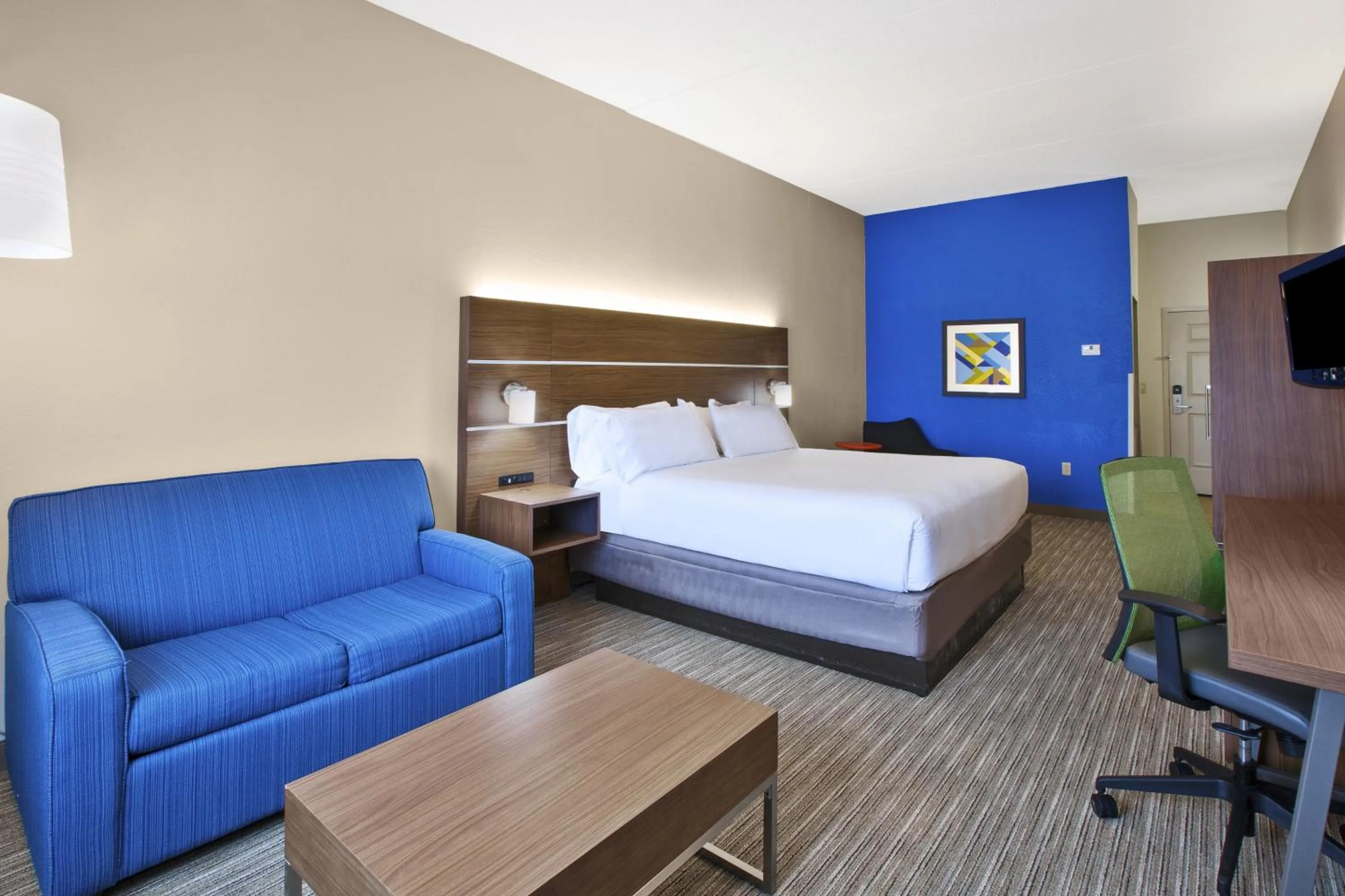 Bedroom, Bed in Holiday Inn Express Hotel & Suites Alcoa Knoxville Airport by IHG