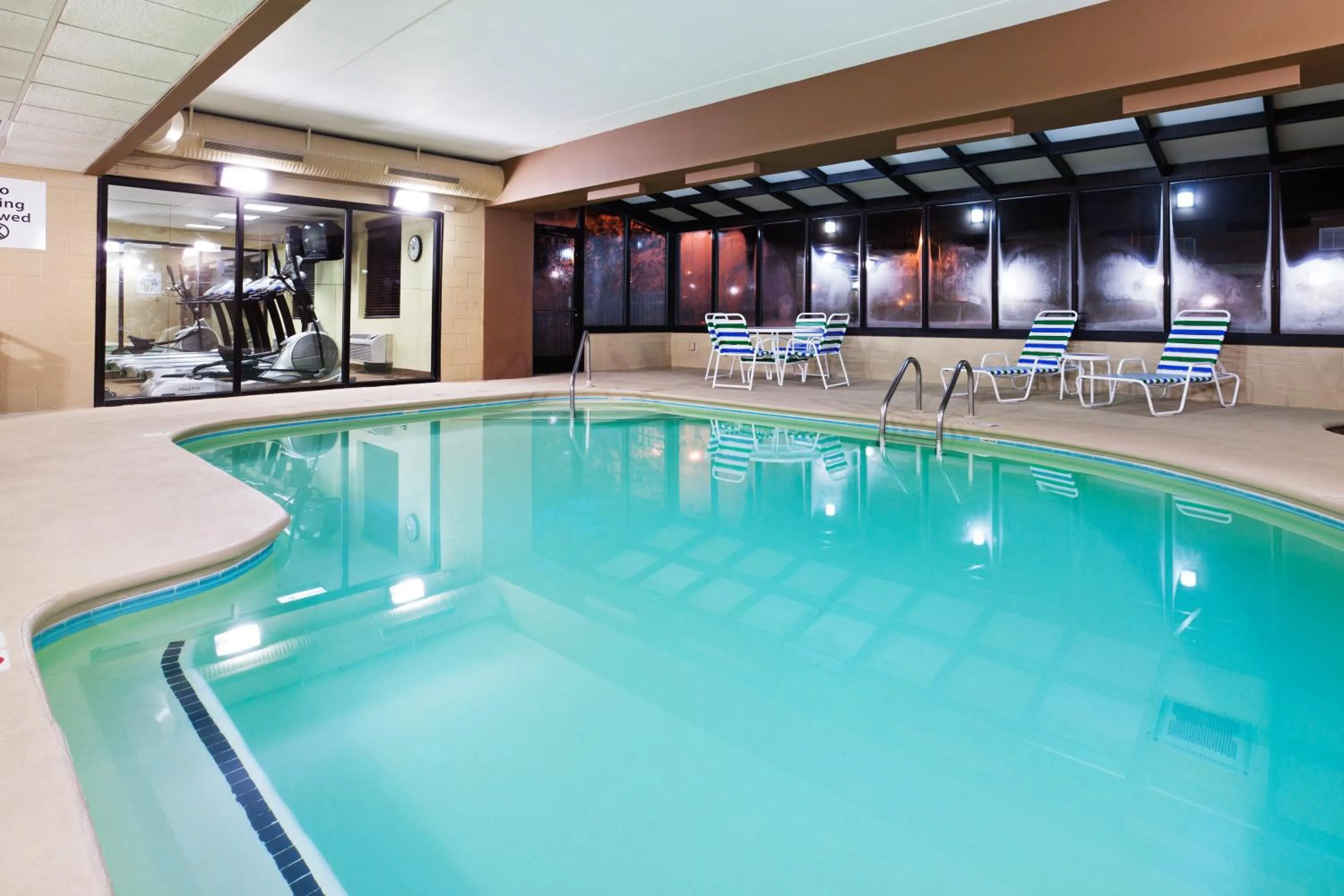 Swimming pool in Holiday Inn Express Hotel & Suites Alcoa Knoxville Airport by IHG