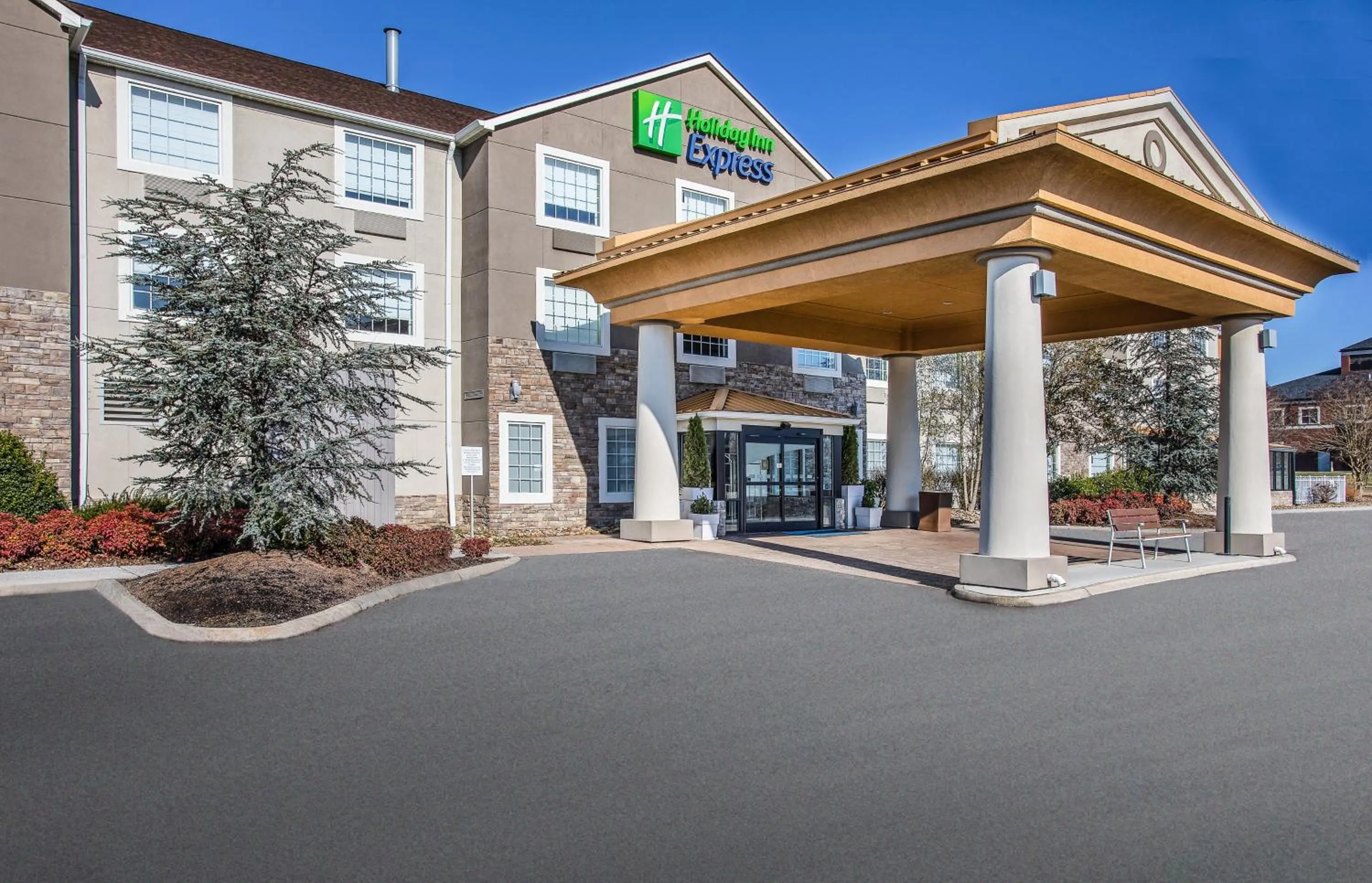 Property building in Holiday Inn Express Hotel & Suites Alcoa Knoxville Airport by IHG