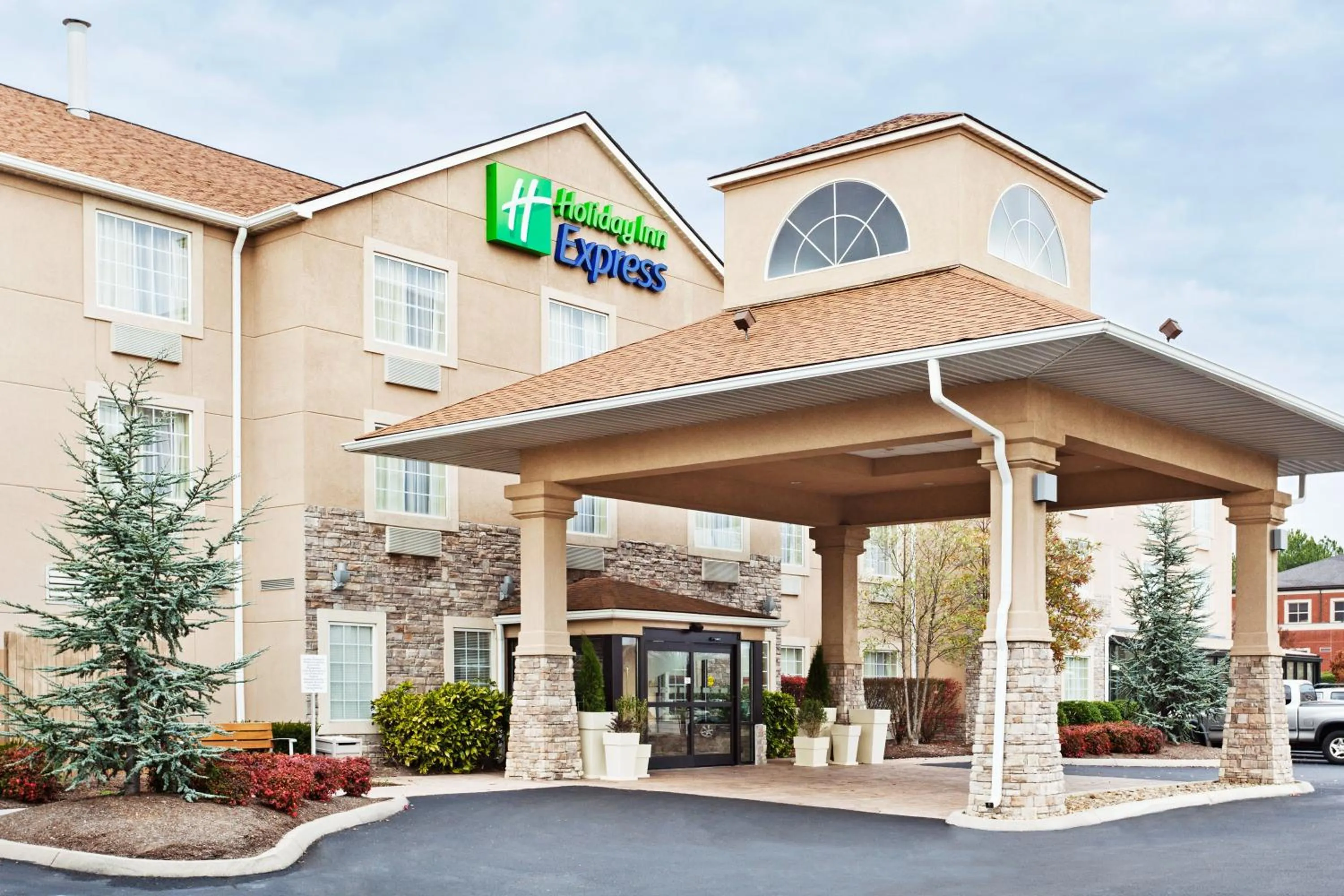 Property building in Holiday Inn Express Hotel & Suites Alcoa Knoxville Airport by IHG