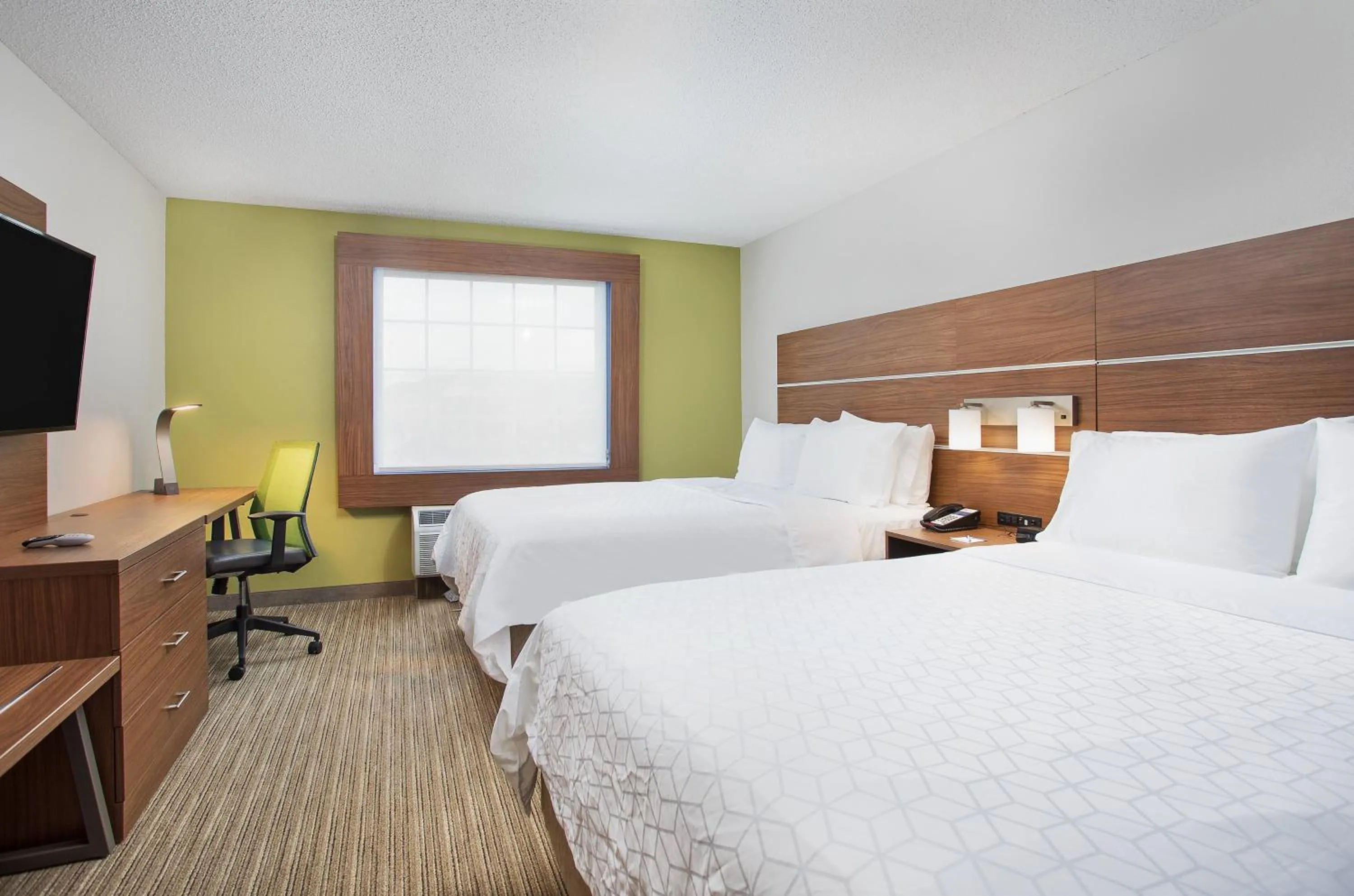 Photo of the whole room, Bed in Holiday Inn Express Hotel & Suites Alcoa Knoxville Airport by IHG