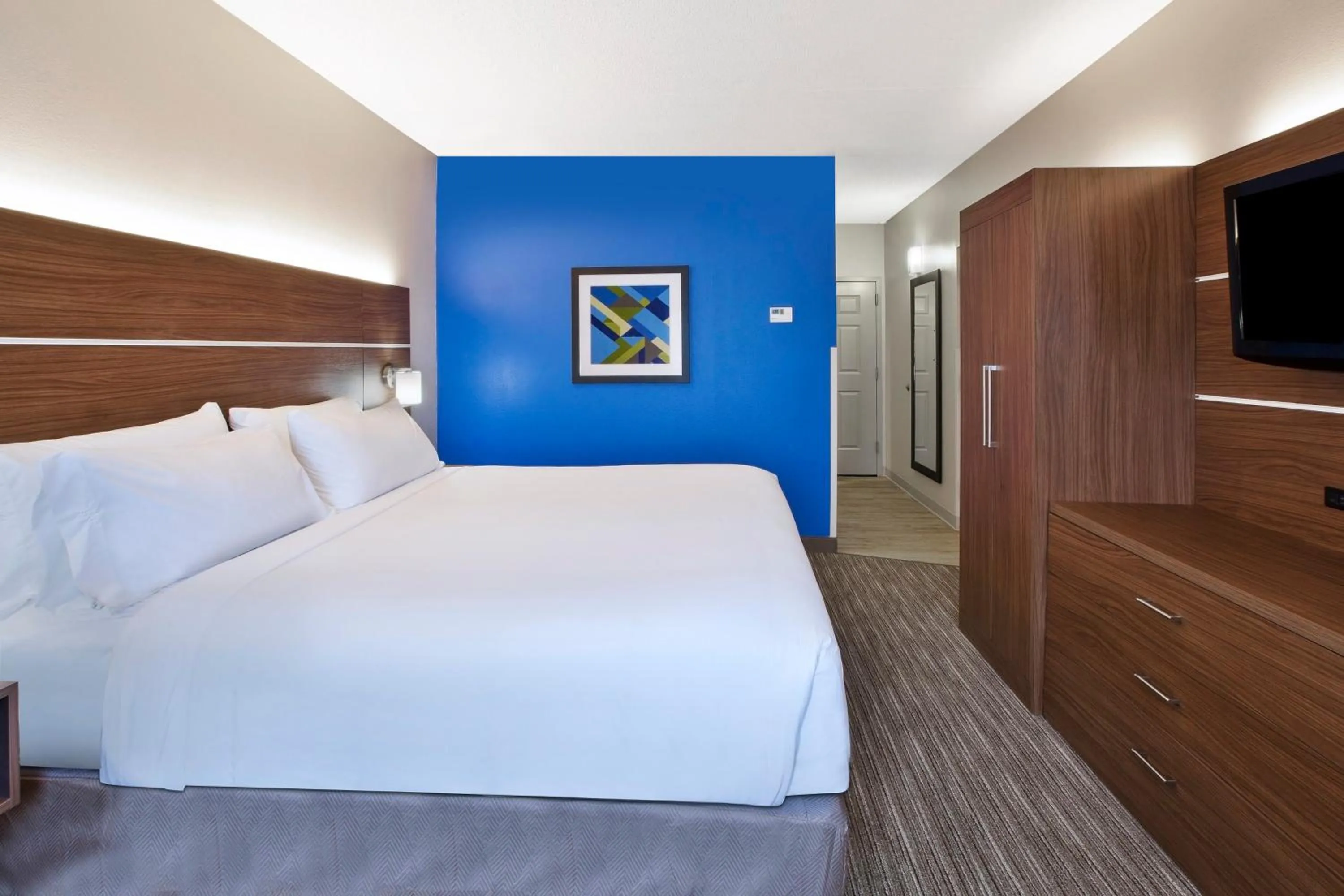 Photo of the whole room, Bed in Holiday Inn Express Hotel & Suites Alcoa Knoxville Airport by IHG