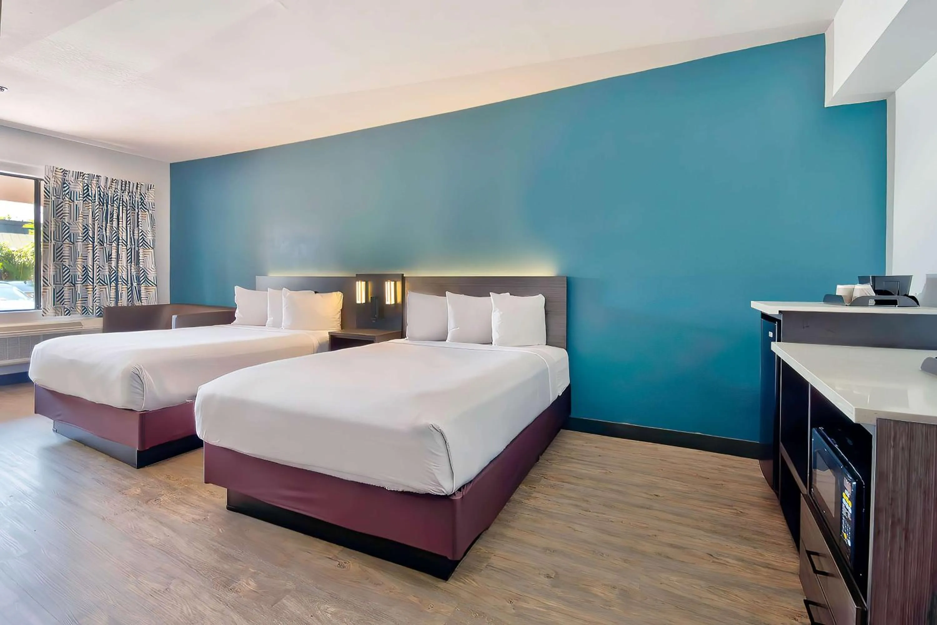 Kitchen or kitchenette, Bed in Studio 6 Suites Lawndale, CA South Bay