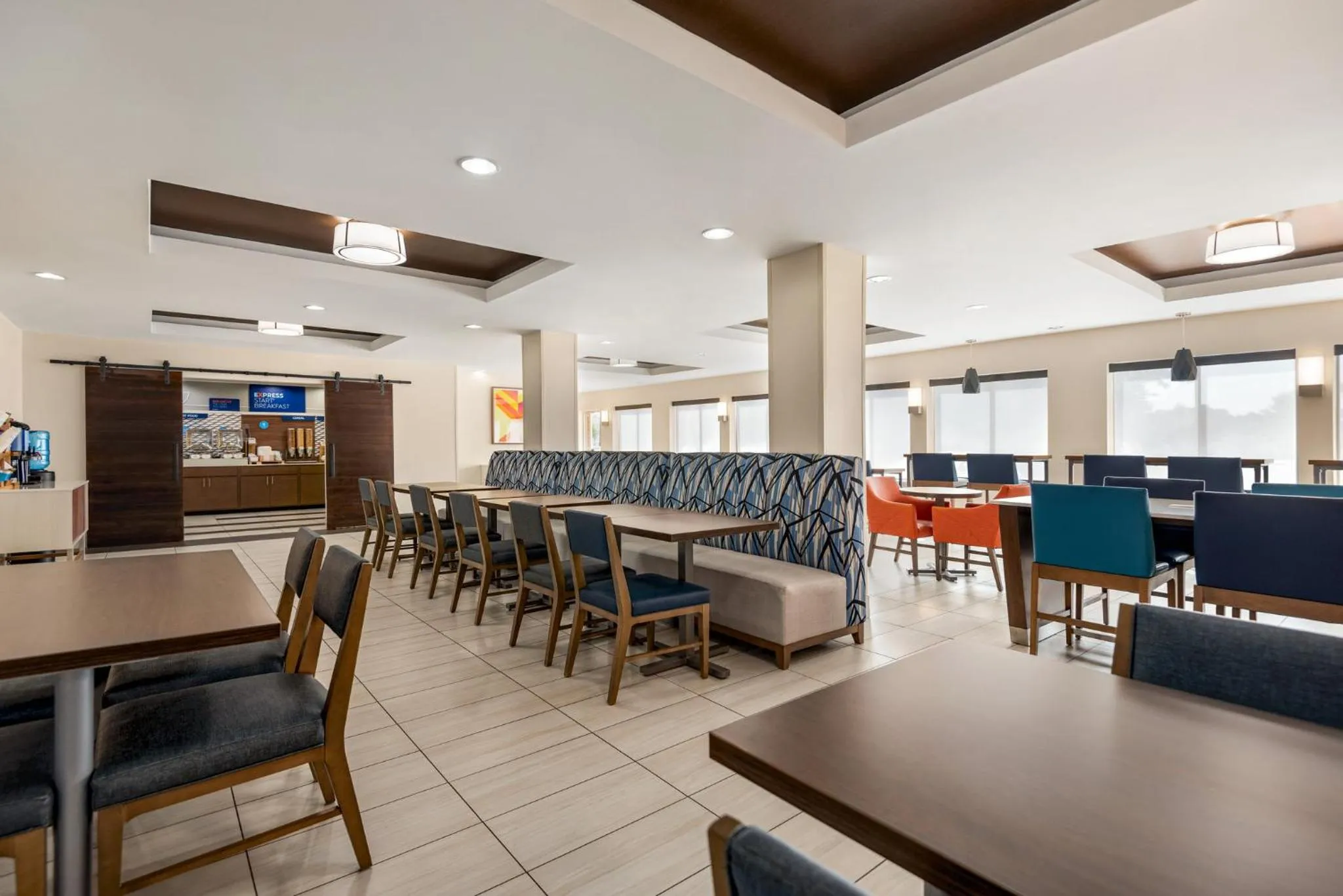 Breakfast in Holiday Inn Express Hotel & Suites Fredericksburg by IHG