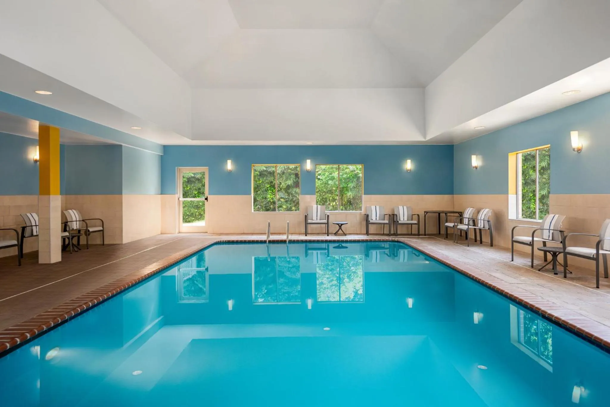Swimming pool in Holiday Inn Express Hotel & Suites Fredericksburg by IHG