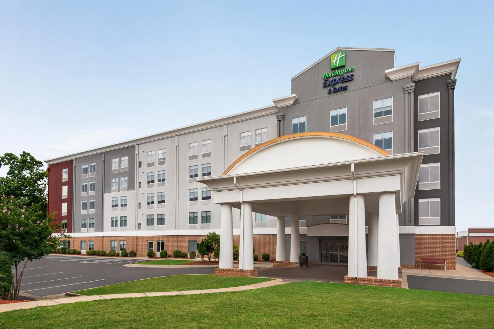Property building in Holiday Inn Express Hotel & Suites Fredericksburg by IHG