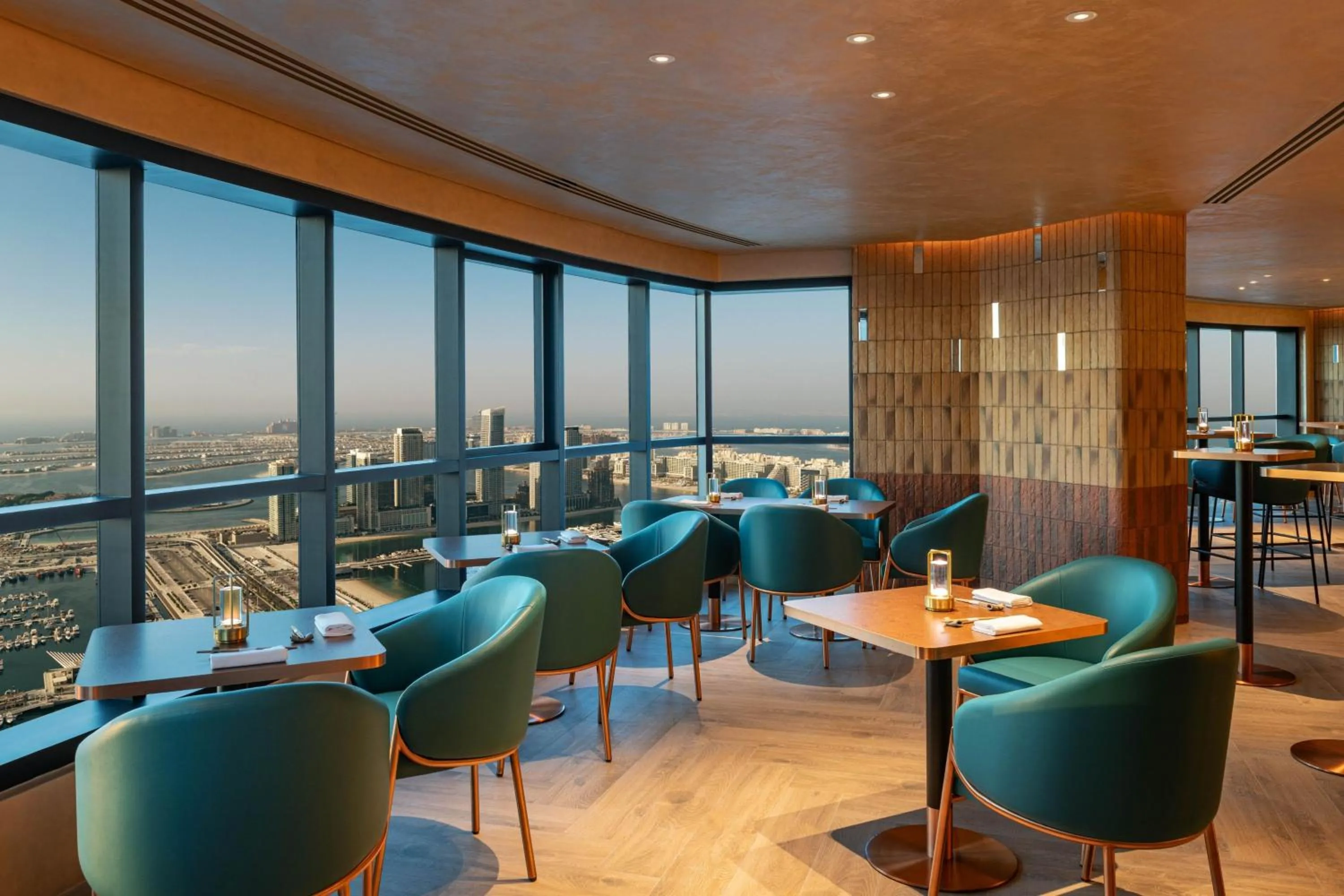 Lounge or bar in Dubai Marriott Harbour Hotel And Suites