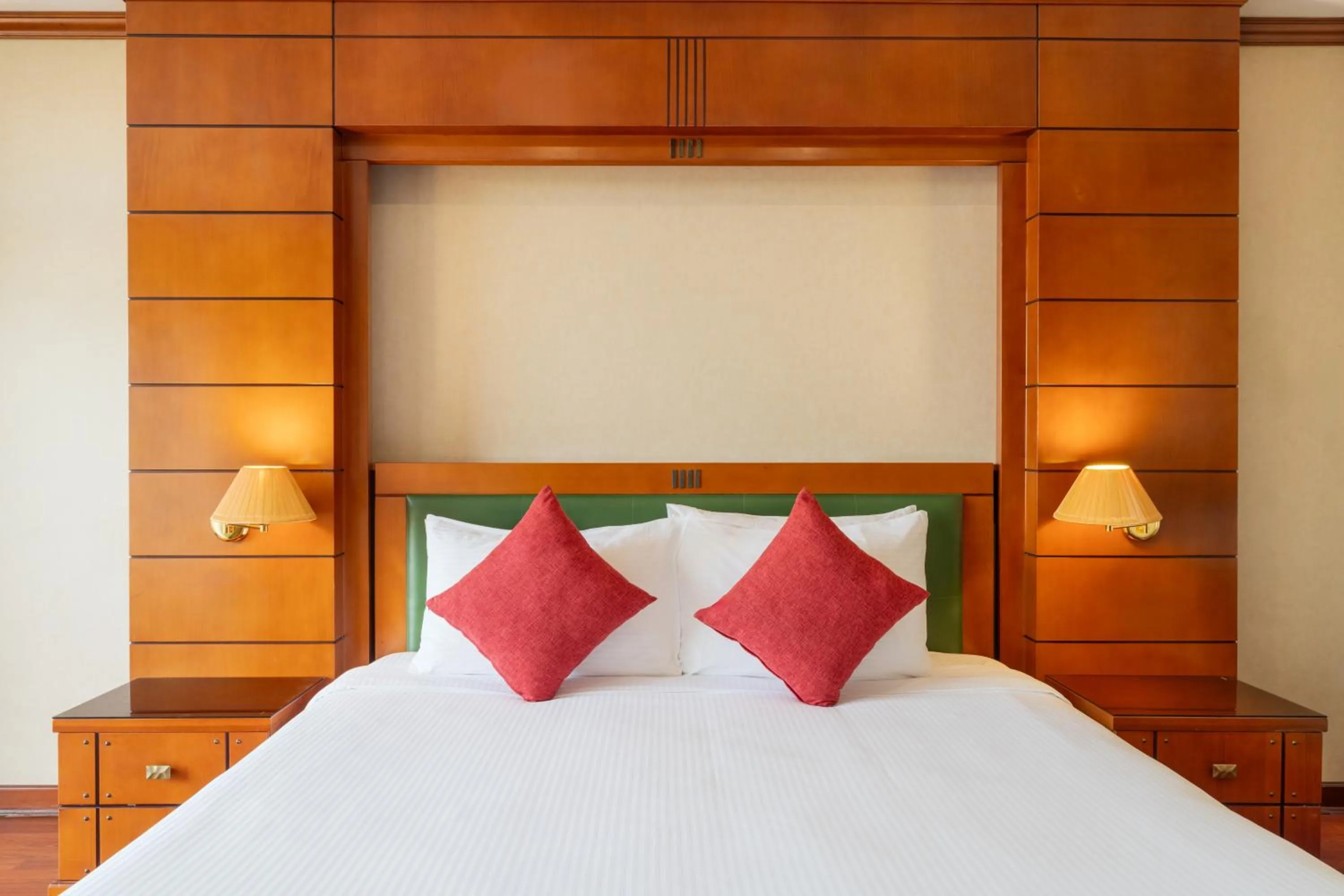 Bed in Mövenpick Hotel Jeddah