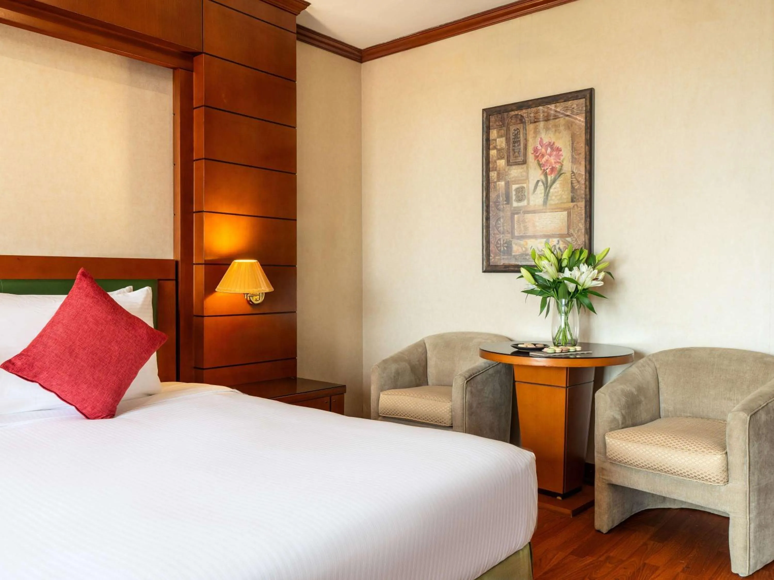 Bedroom, Bed in Mövenpick Hotel Jeddah