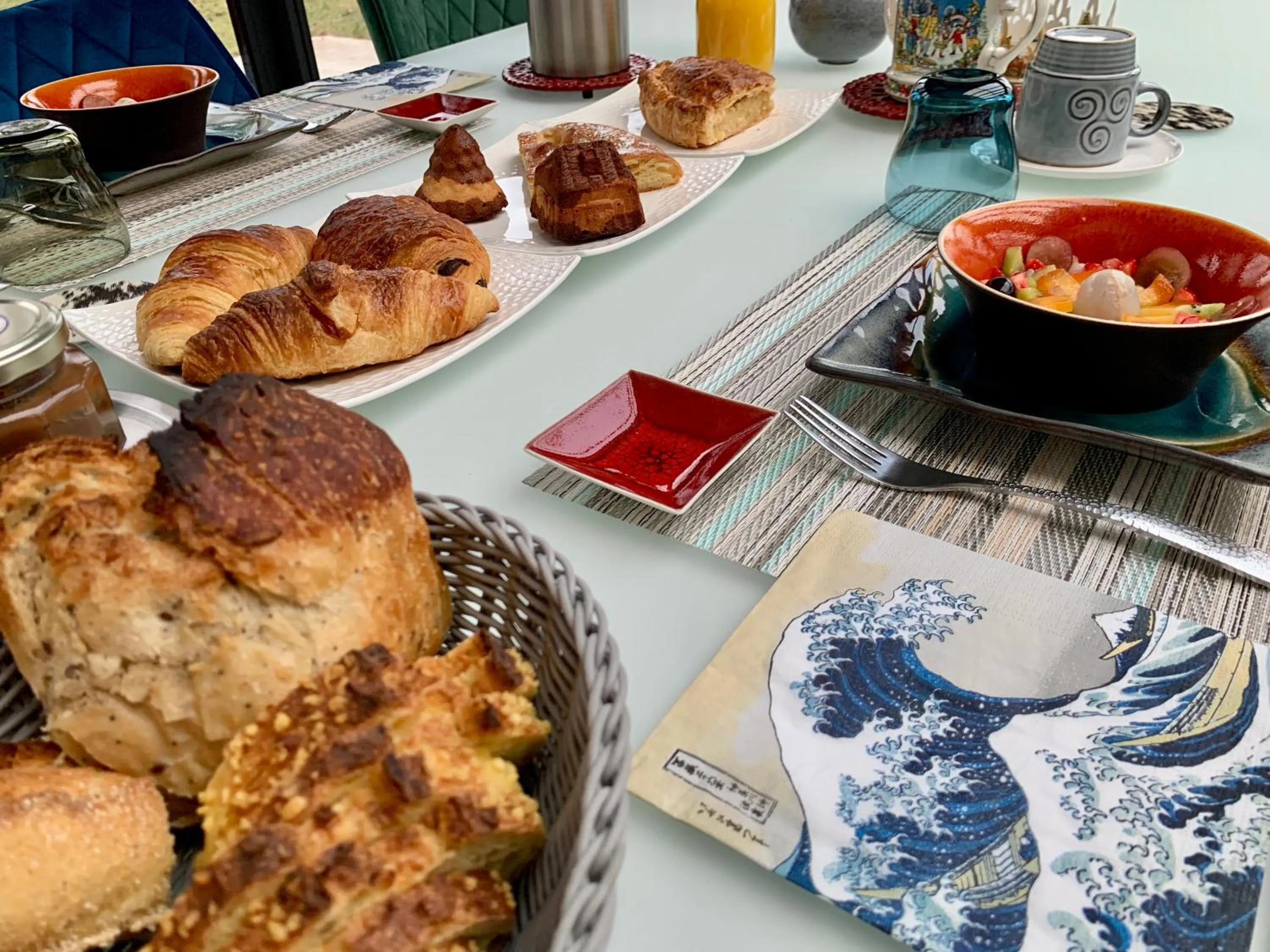 Restaurant/places to eat in Les Suites Champenoises