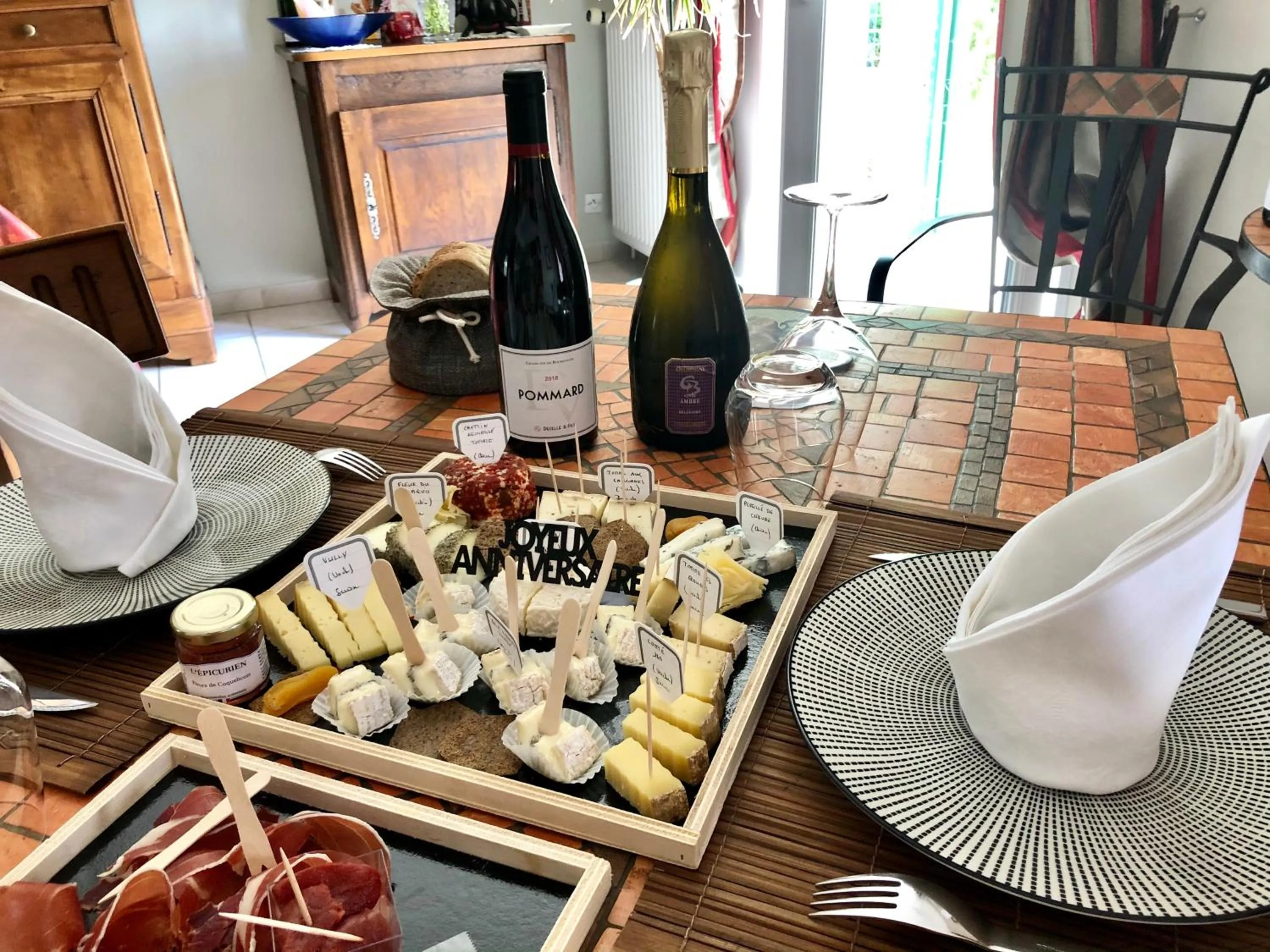 Restaurant/places to eat in Les Suites Champenoises