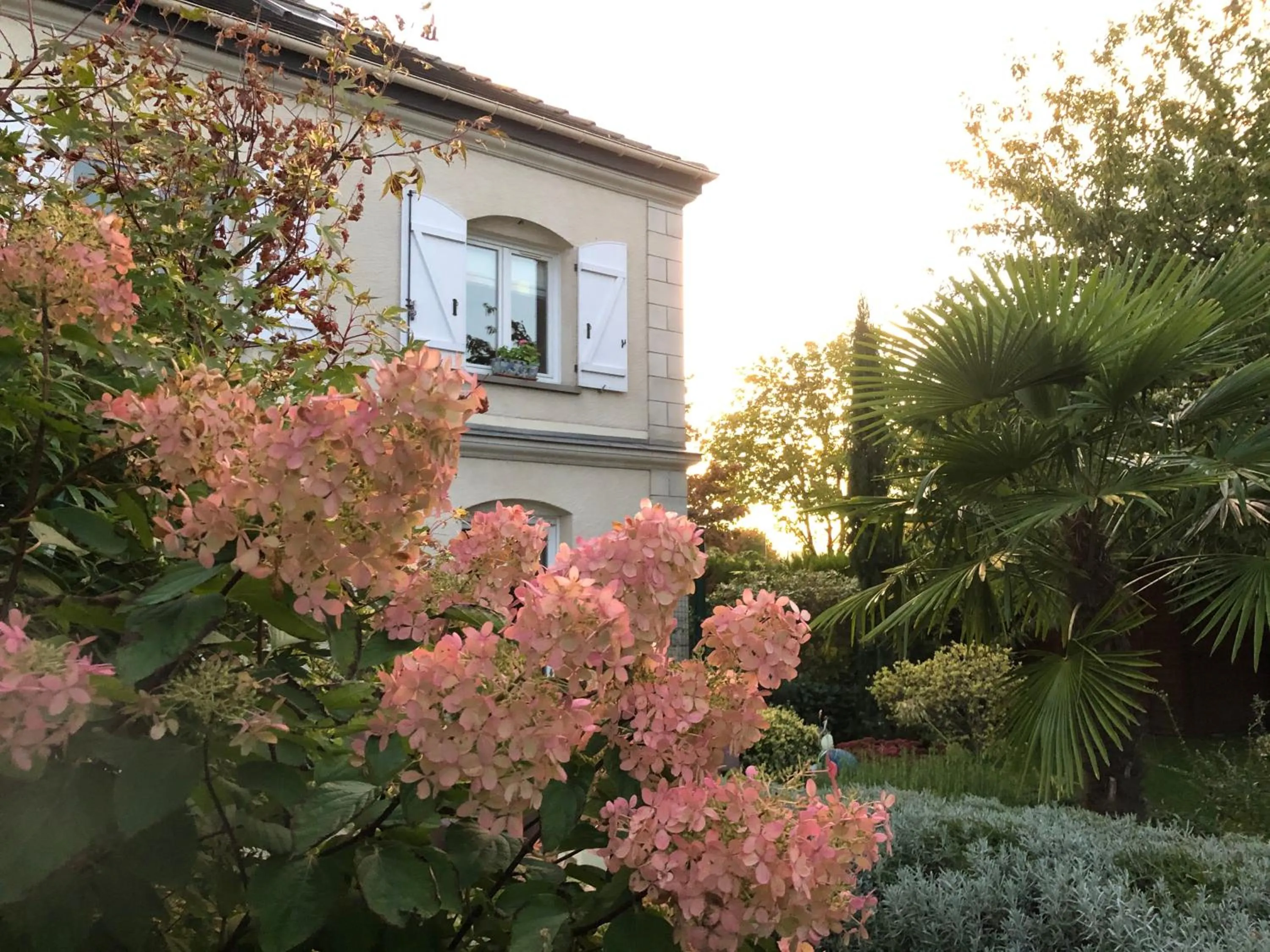Facade/entrance in Les Suites Champenoises