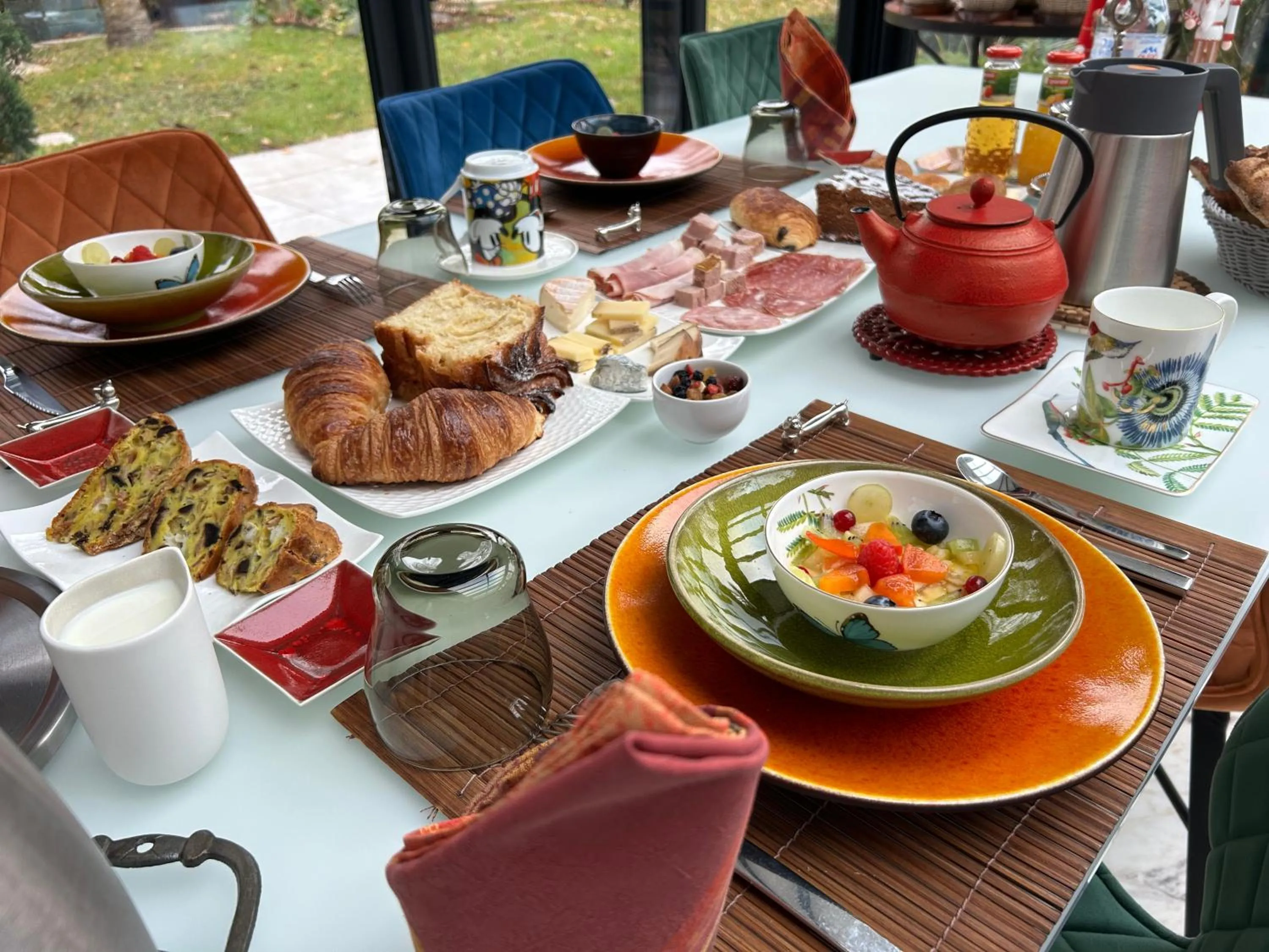 Restaurant/places to eat in Les Suites Champenoises