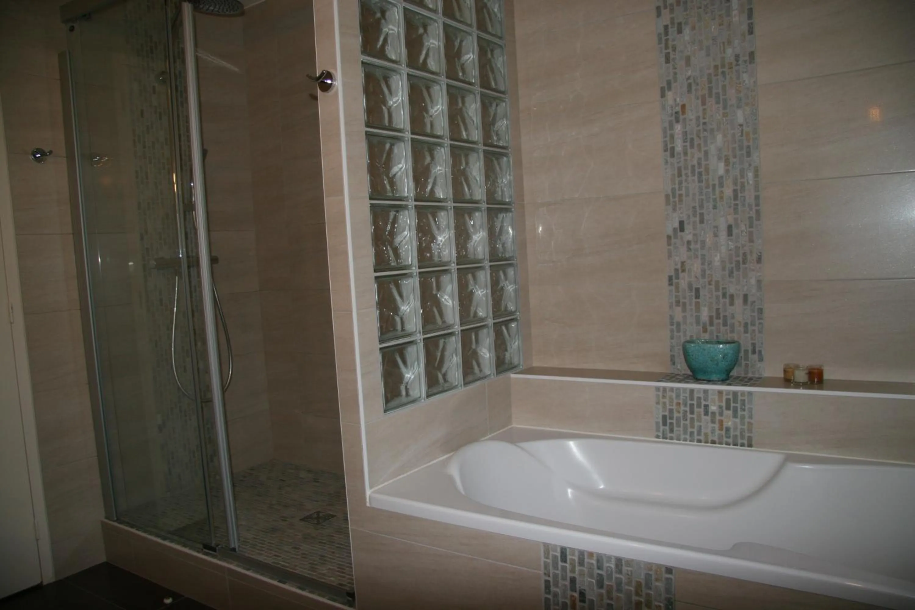 Bathroom in Les Suites Champenoises