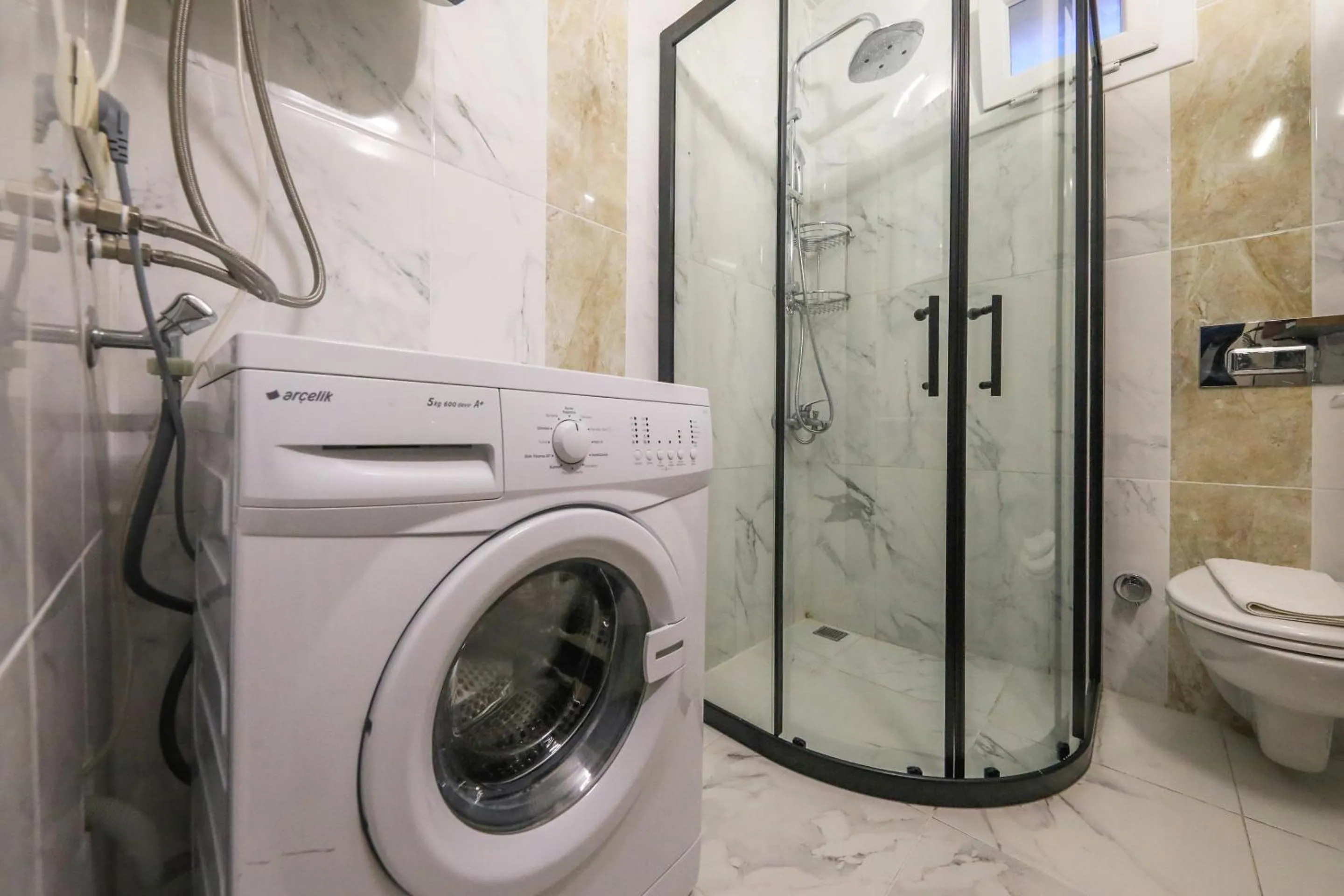 Shower in Duygu Apart