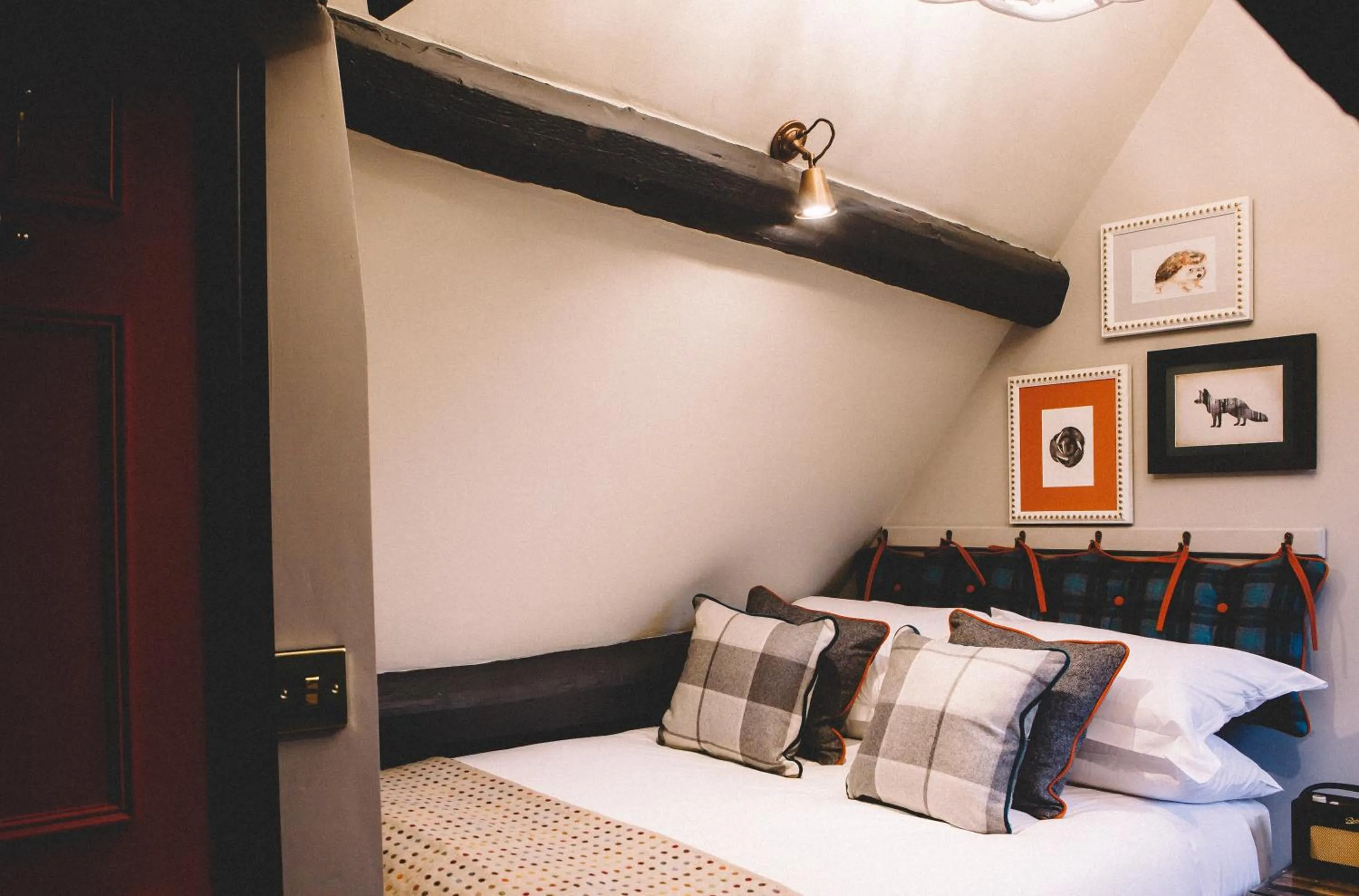 Photo of the whole room, Bed in The Stag at Stow