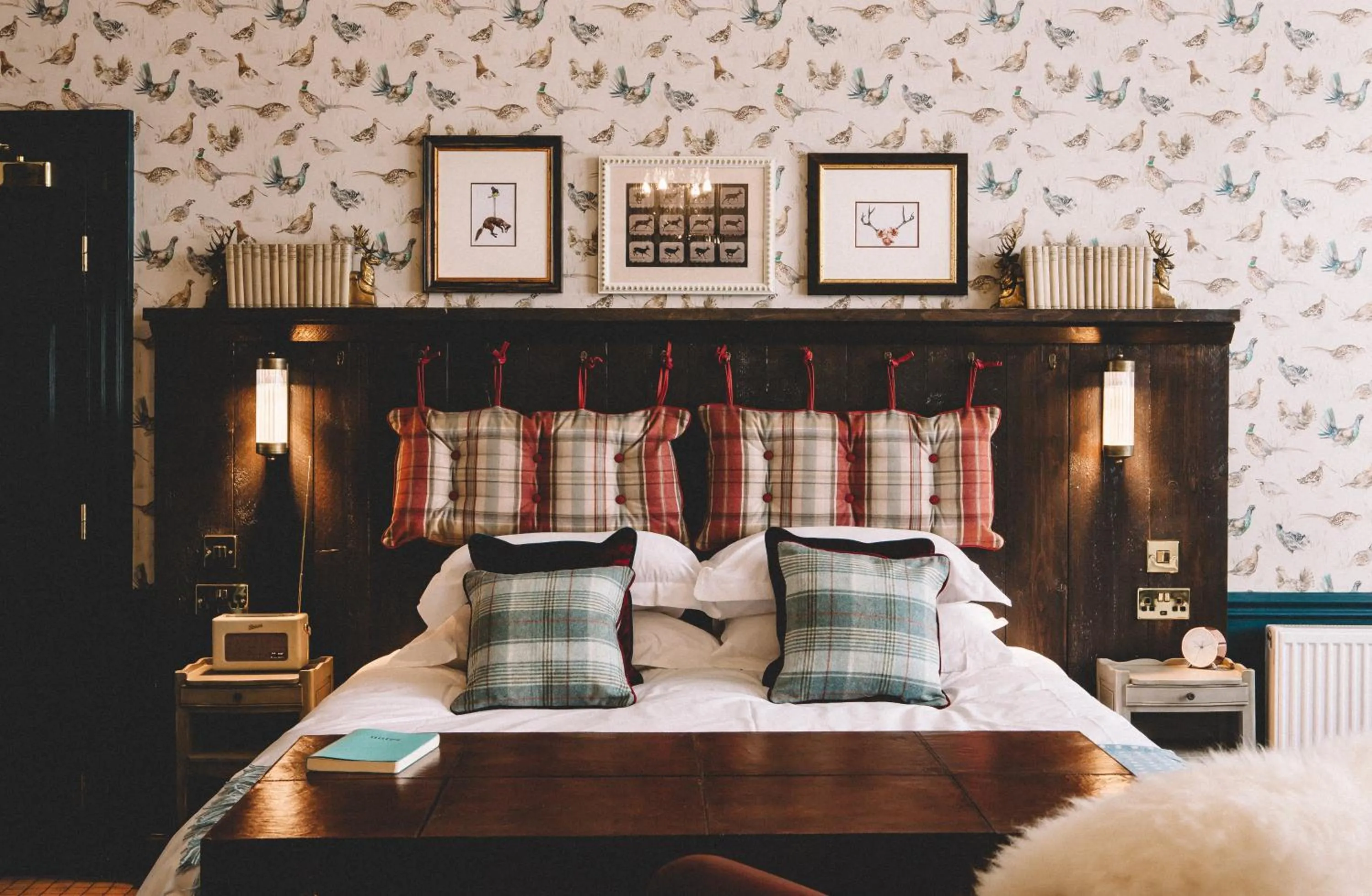 Photo of the whole room, Bed in The Stag at Stow