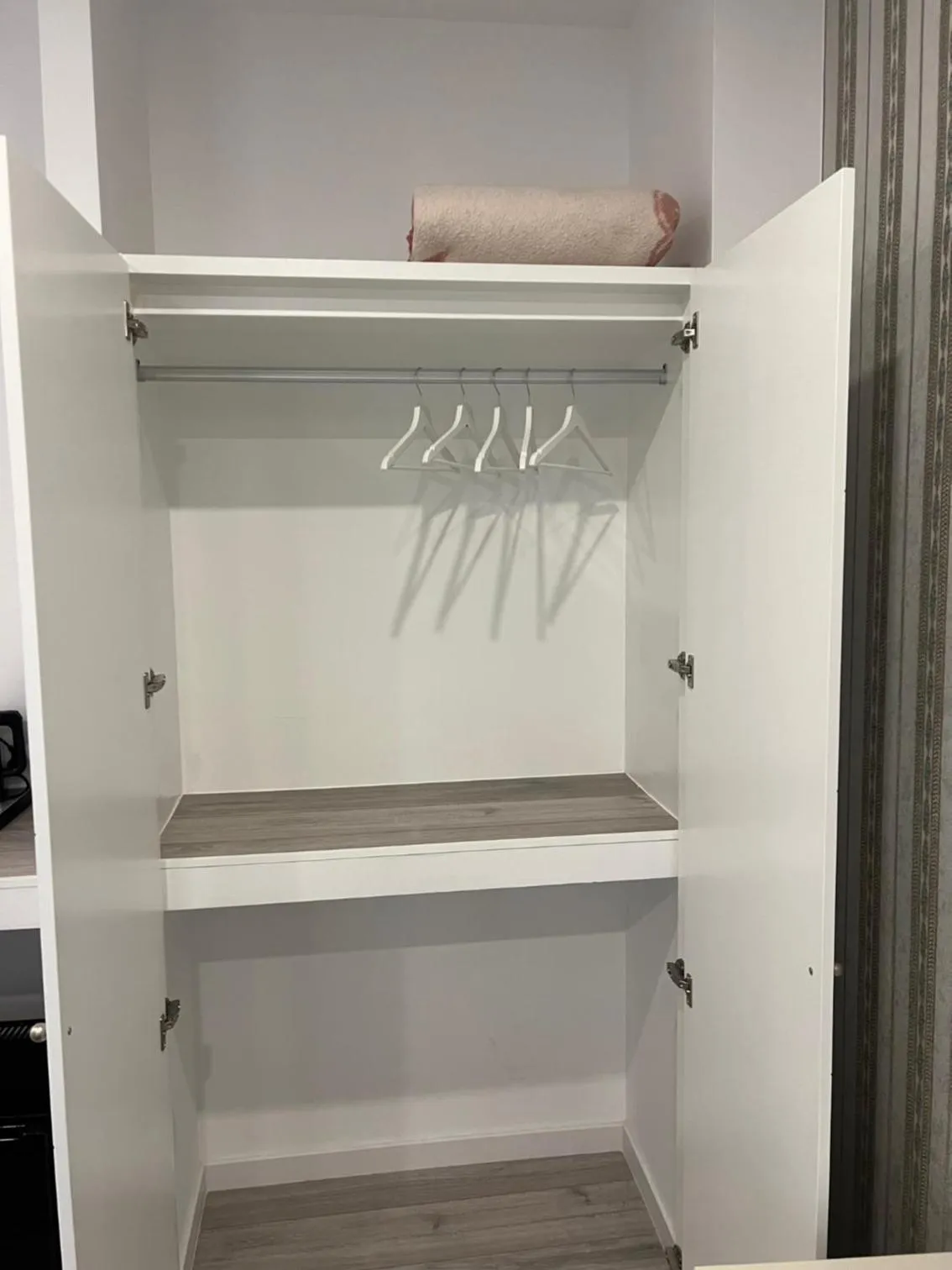 wardrobe in Hostal Galaico