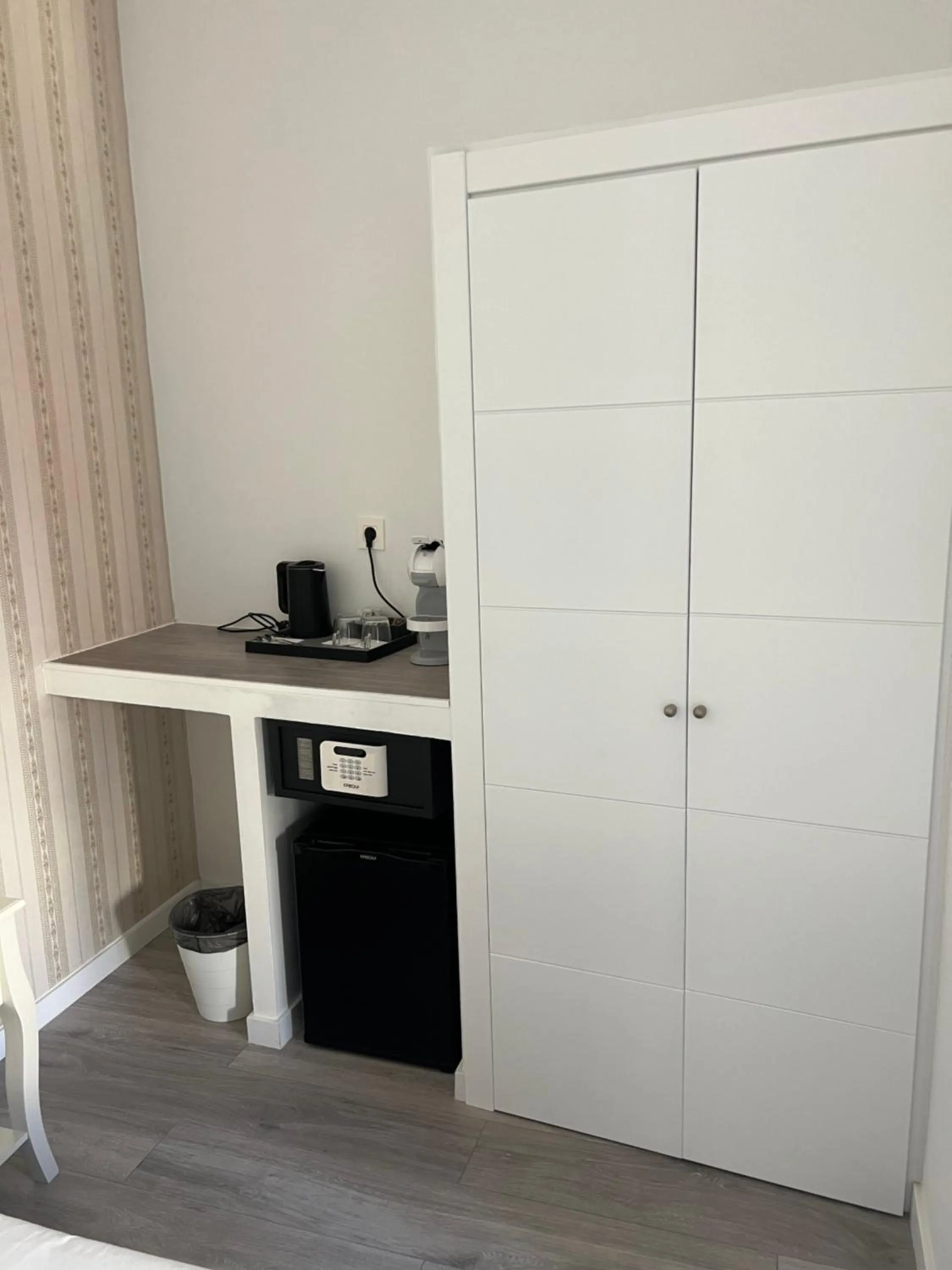 wardrobe in Hostal Galaico