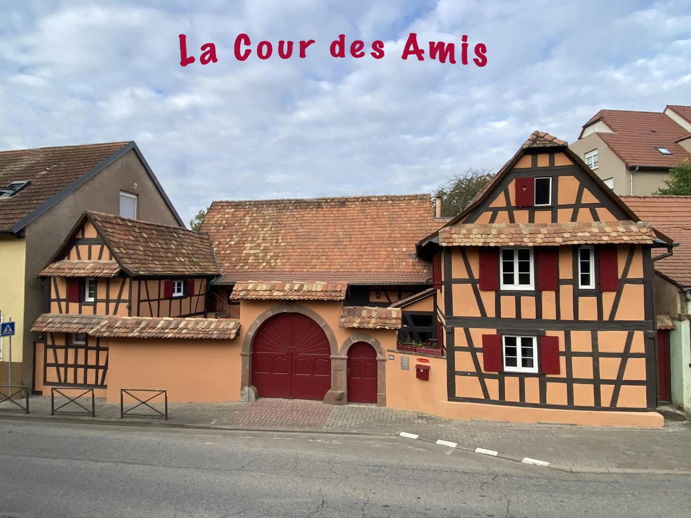 Property building in La Cour des Amis