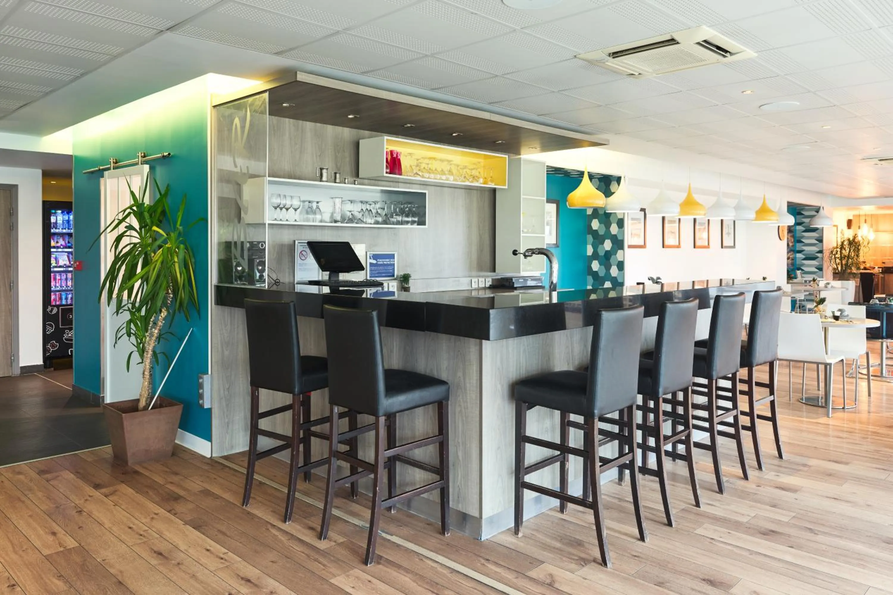 Lounge or bar in Zenitude Hôtel Résidences Roissy Village