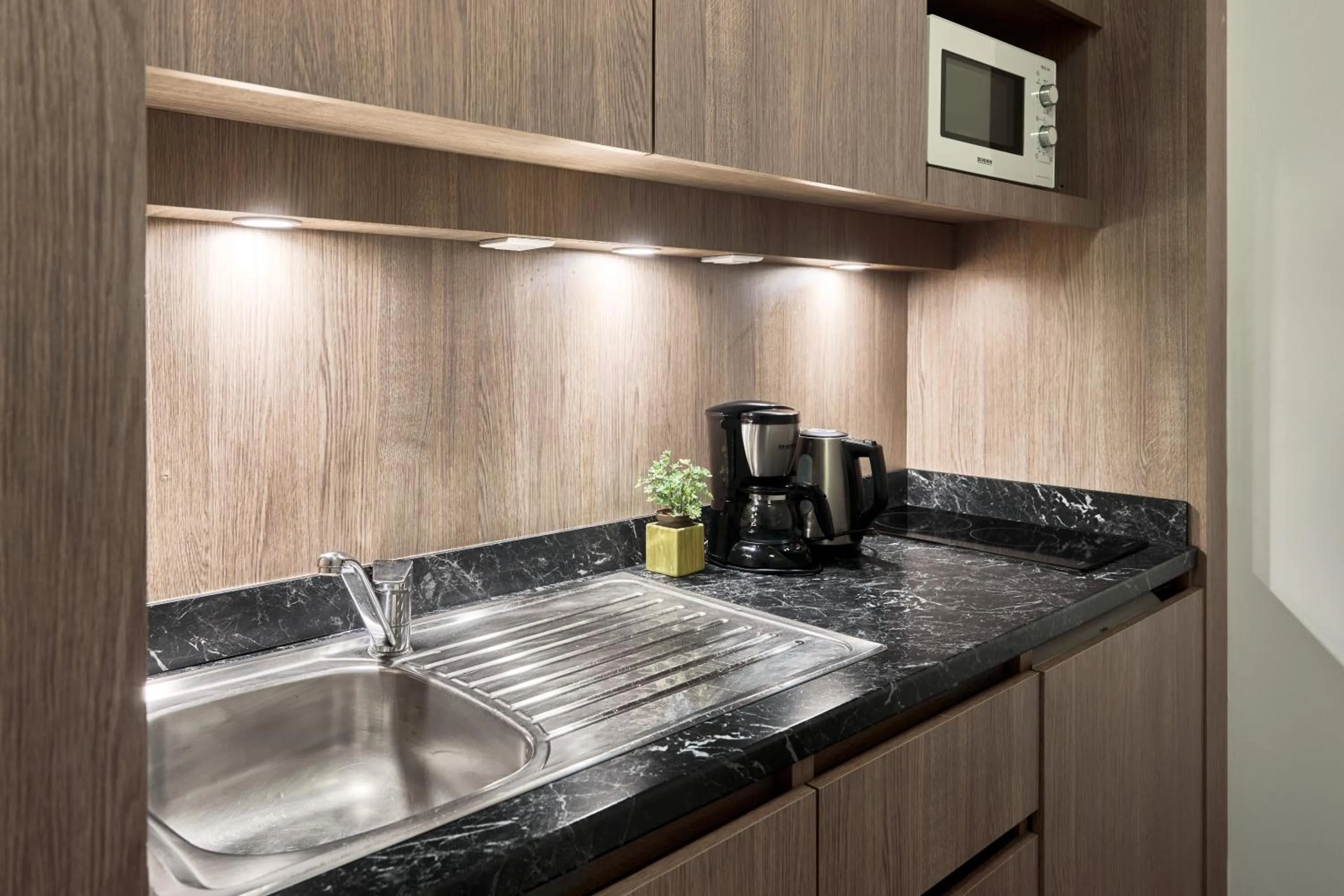 Coffee/tea facilities in Zenitude Hôtel Résidences Roissy Village