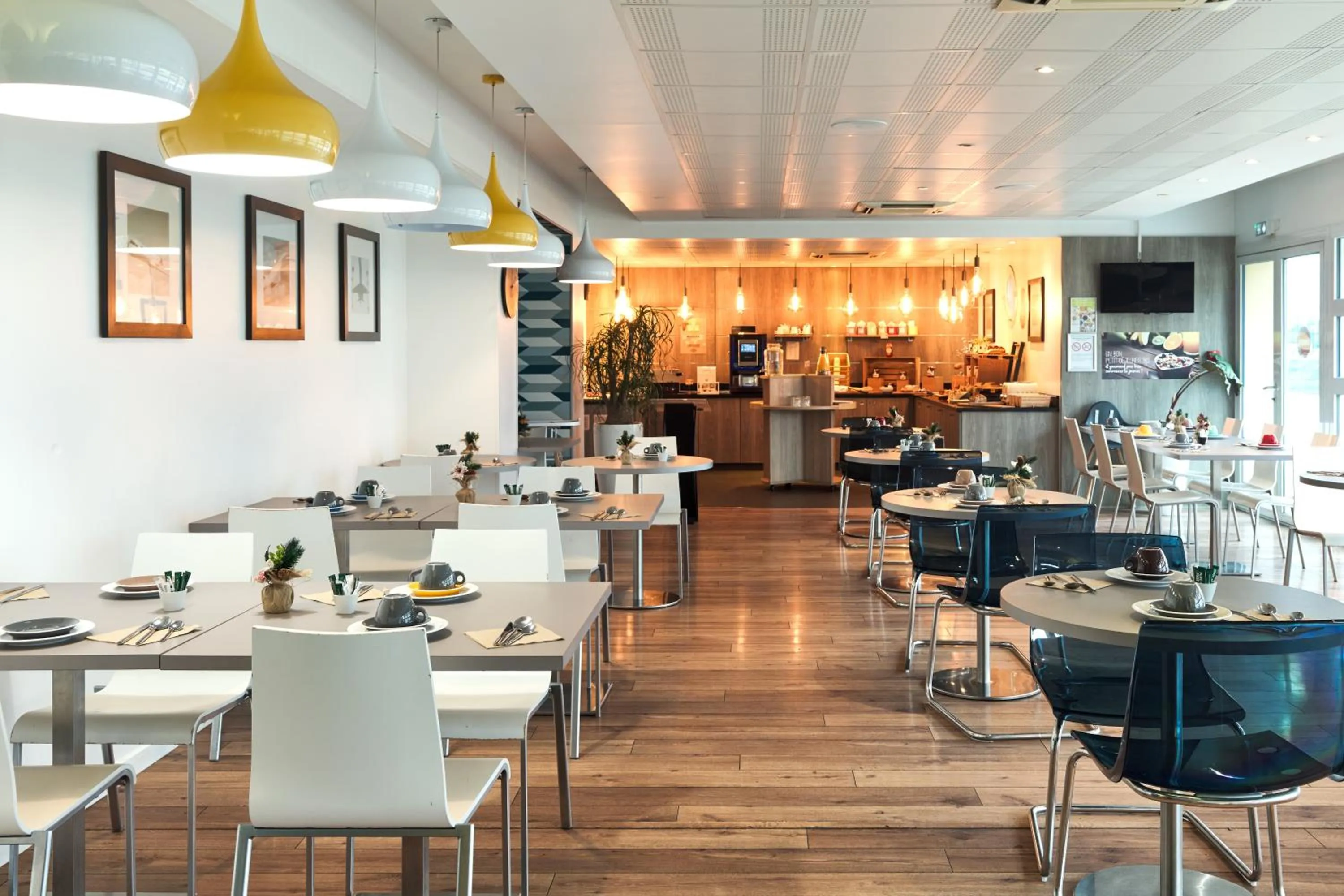 Breakfast in Zenitude Hôtel Résidences Roissy Village