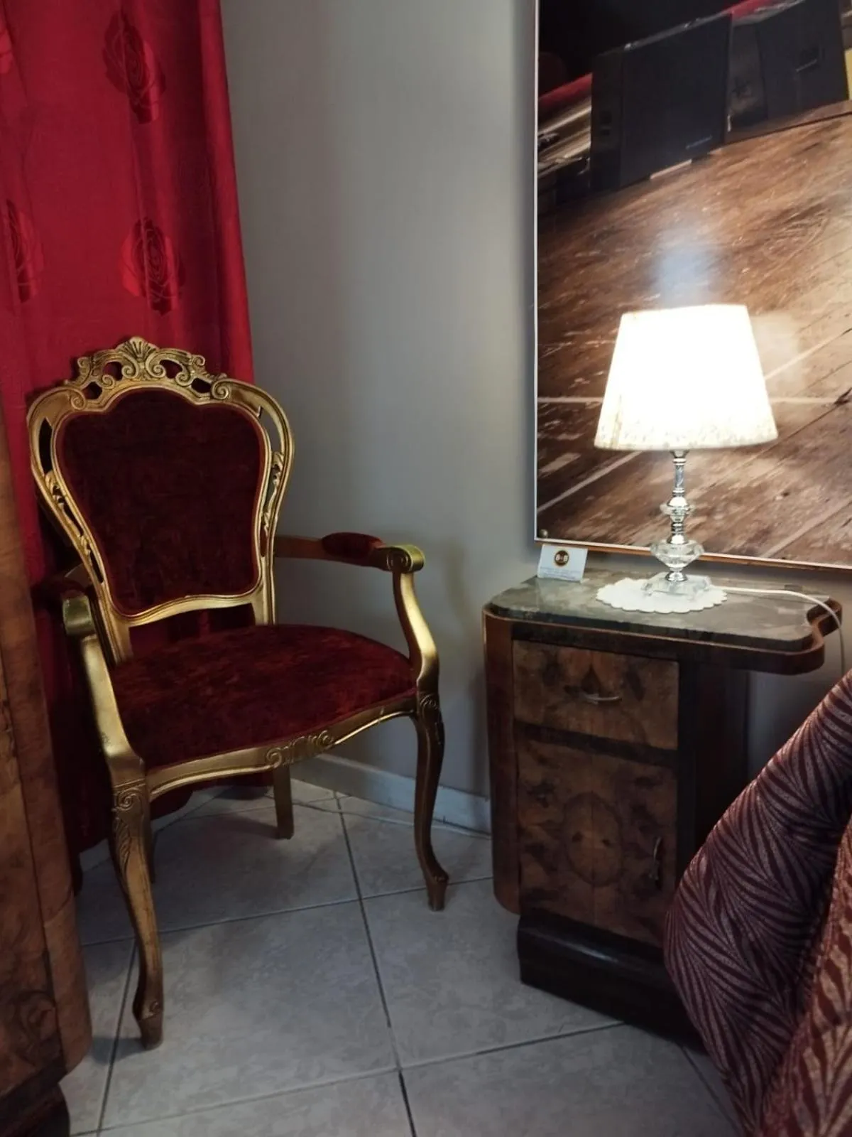 Decorative detail in B&B Salita Metello