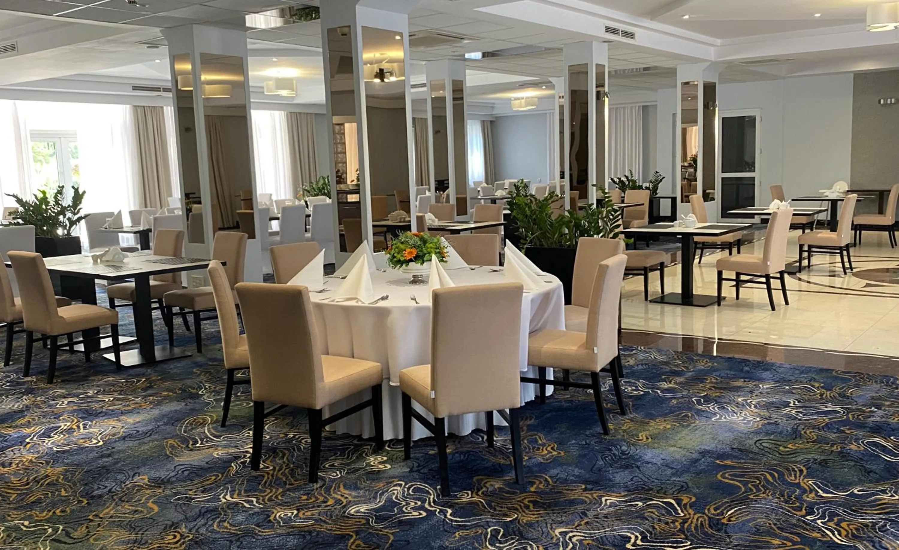 Restaurant/places to eat in Hotel Ambasador Chojny
