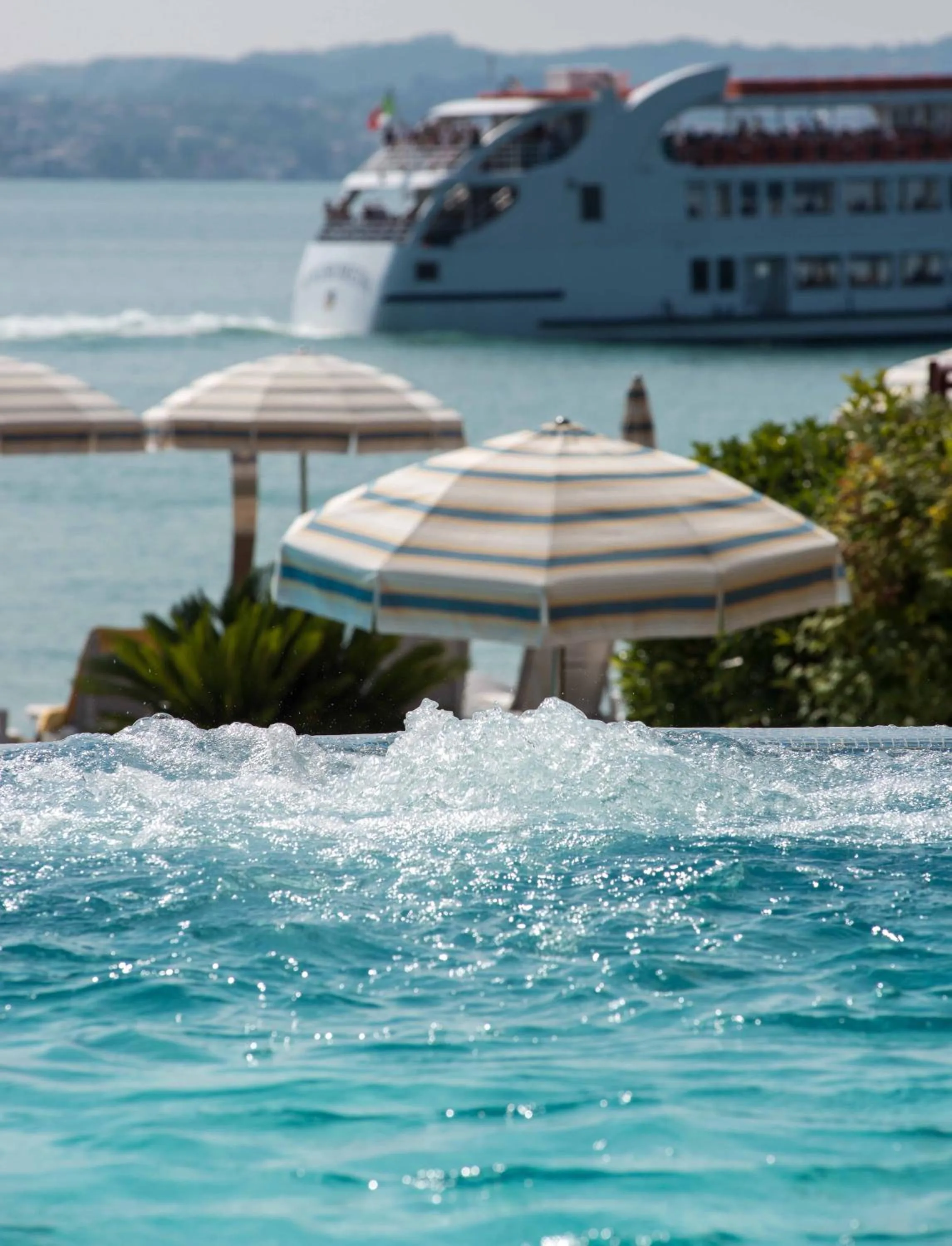 Swimming pool in Hotel Continental Wellness & Spa