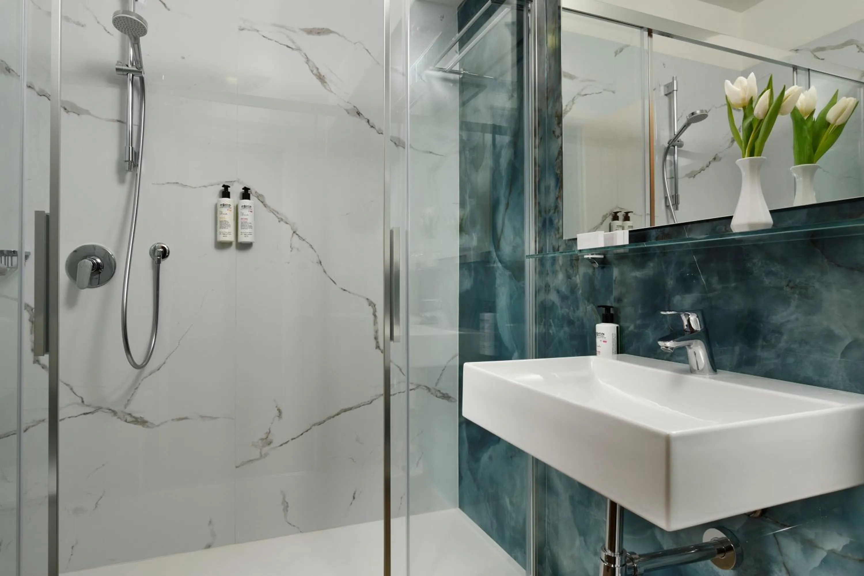 Shower in Hotel Continental Wellness & Spa